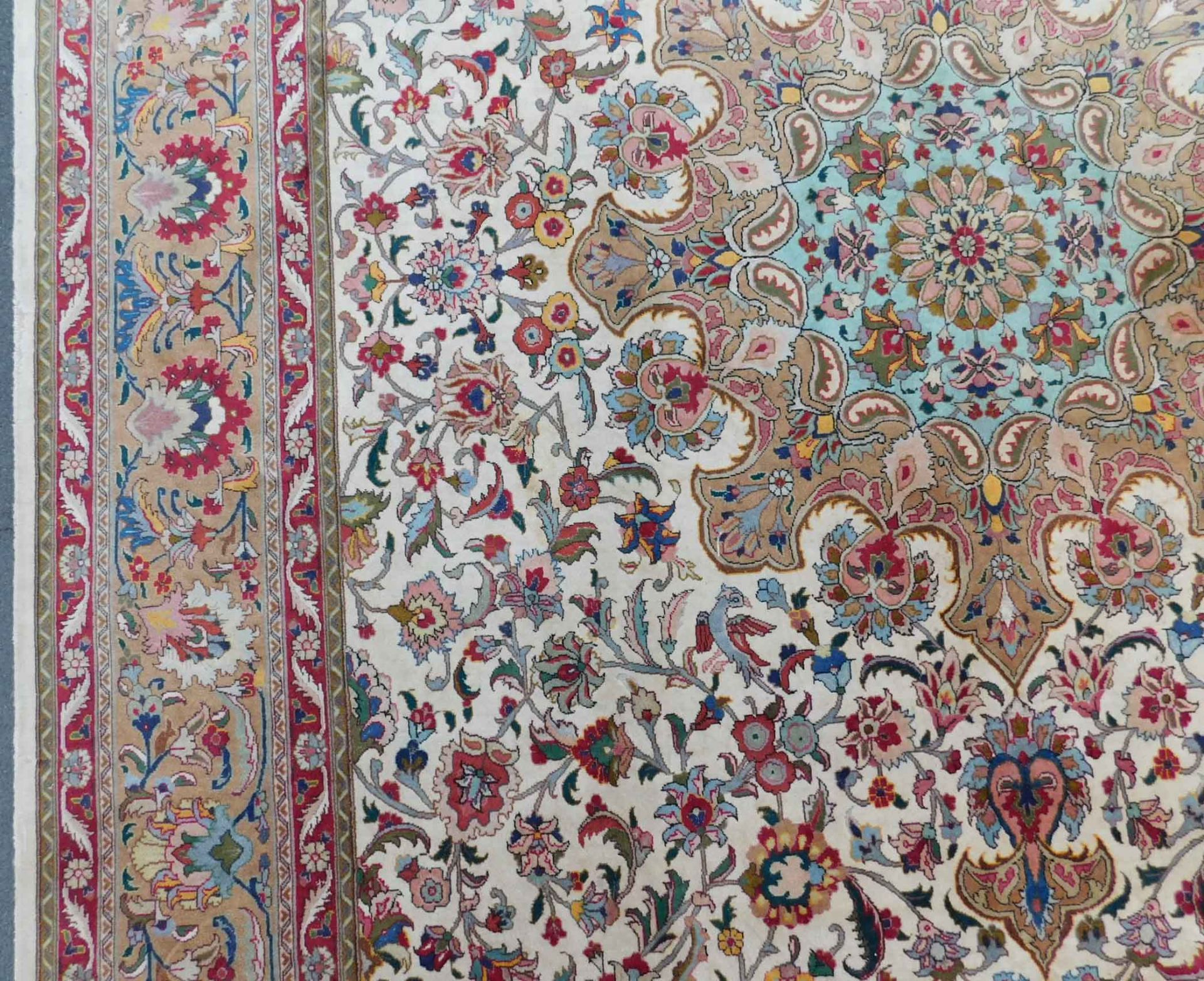 Tabriz Persian carpet. Iran. Very fine weave. - Bild 5 aus 10