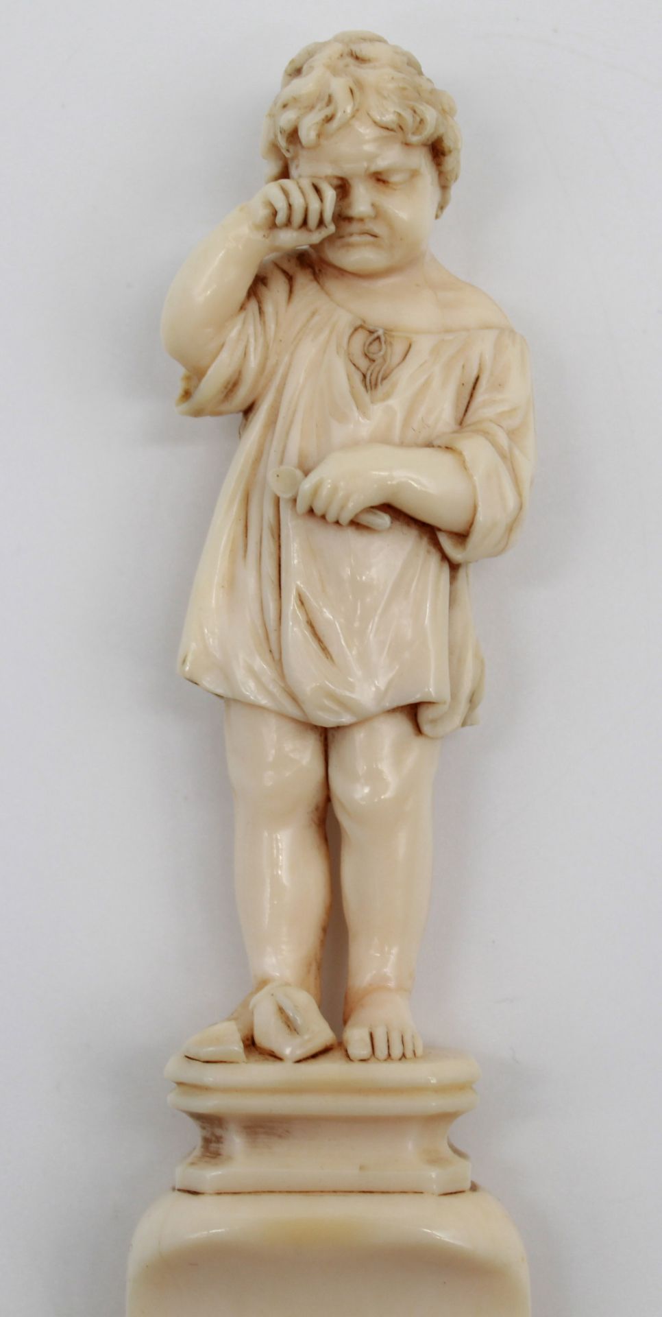 Ivory around 1900. Probably Erbach. Page turner with child figure. - Image 4 of 7