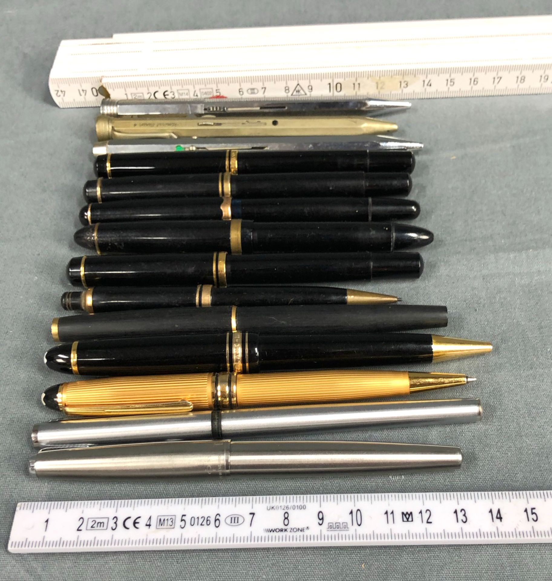 Piston fountain pens, ballpoint pens, some Montblanc, some gold nib. - Image 18 of 25