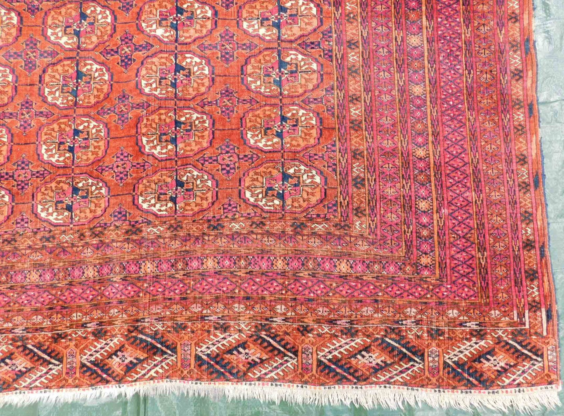 Tekke main carpet. Turkmenistan. Around 80 - 120 years old. - Image 4 of 10