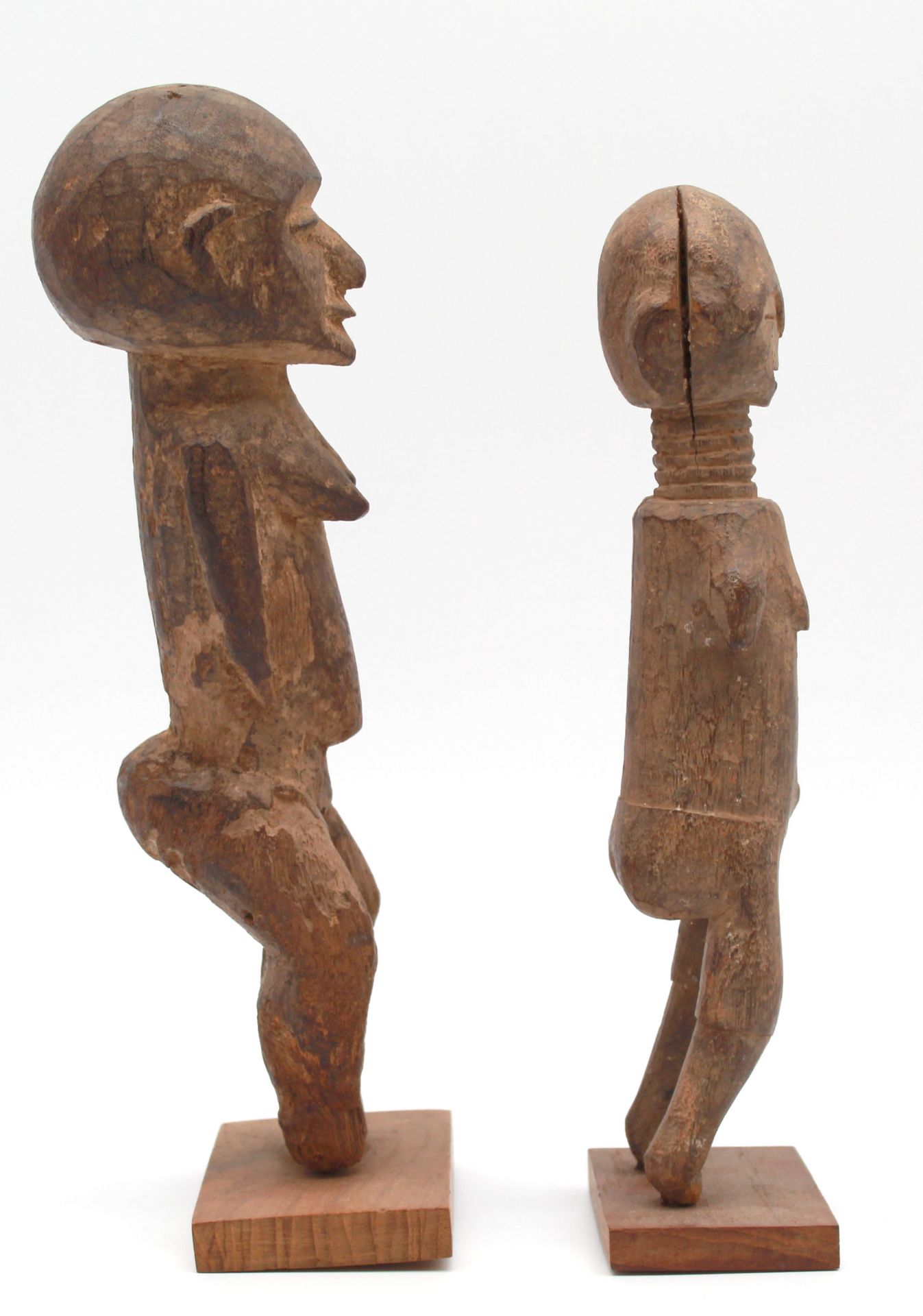 2 female figures. One with a long neck and ribbons. Probably Ndebele, South Africa. - Image 4 of 7