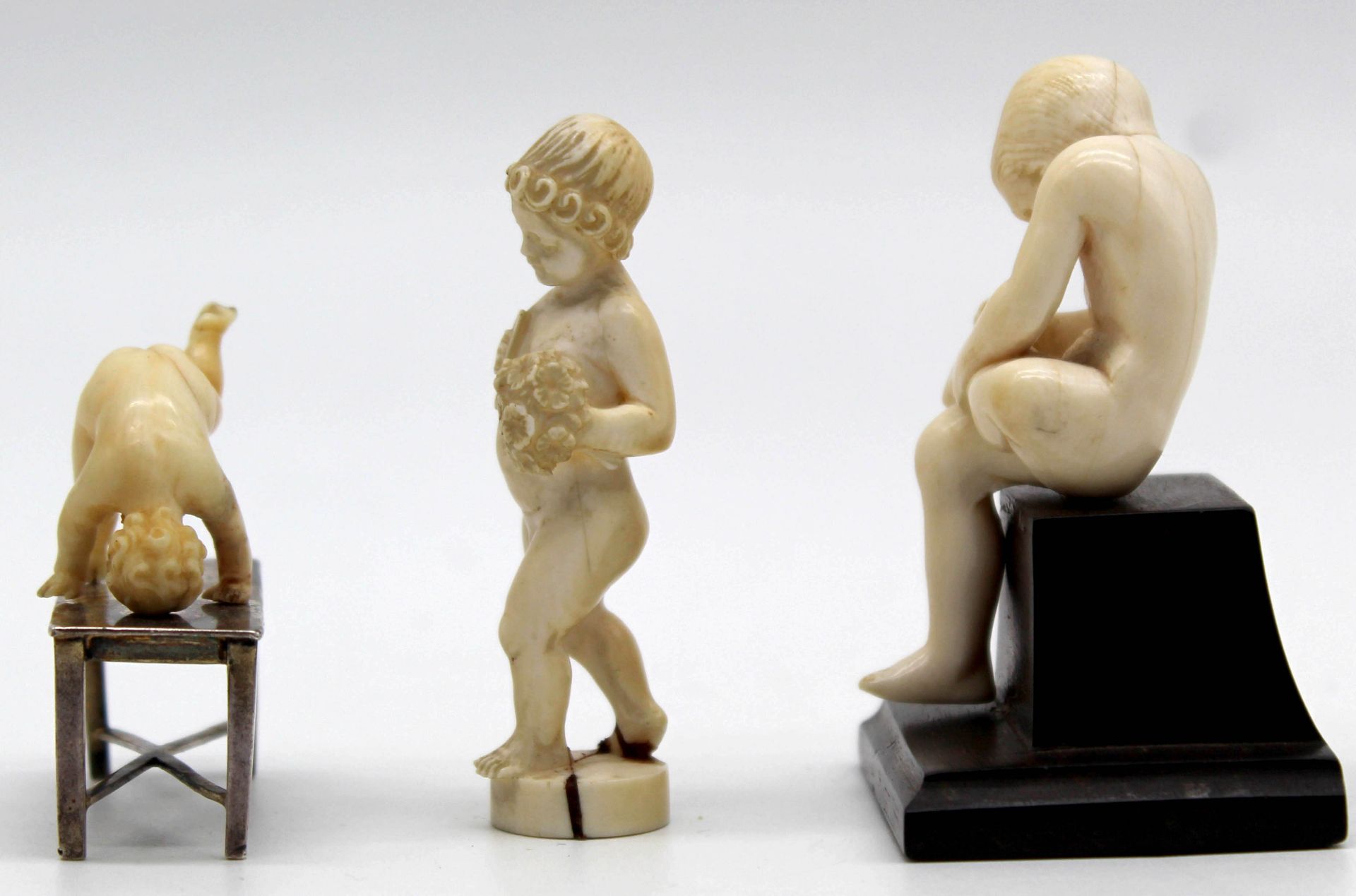 3 figures, boys, ivory around 1900. Probably Erbach. - Image 3 of 10