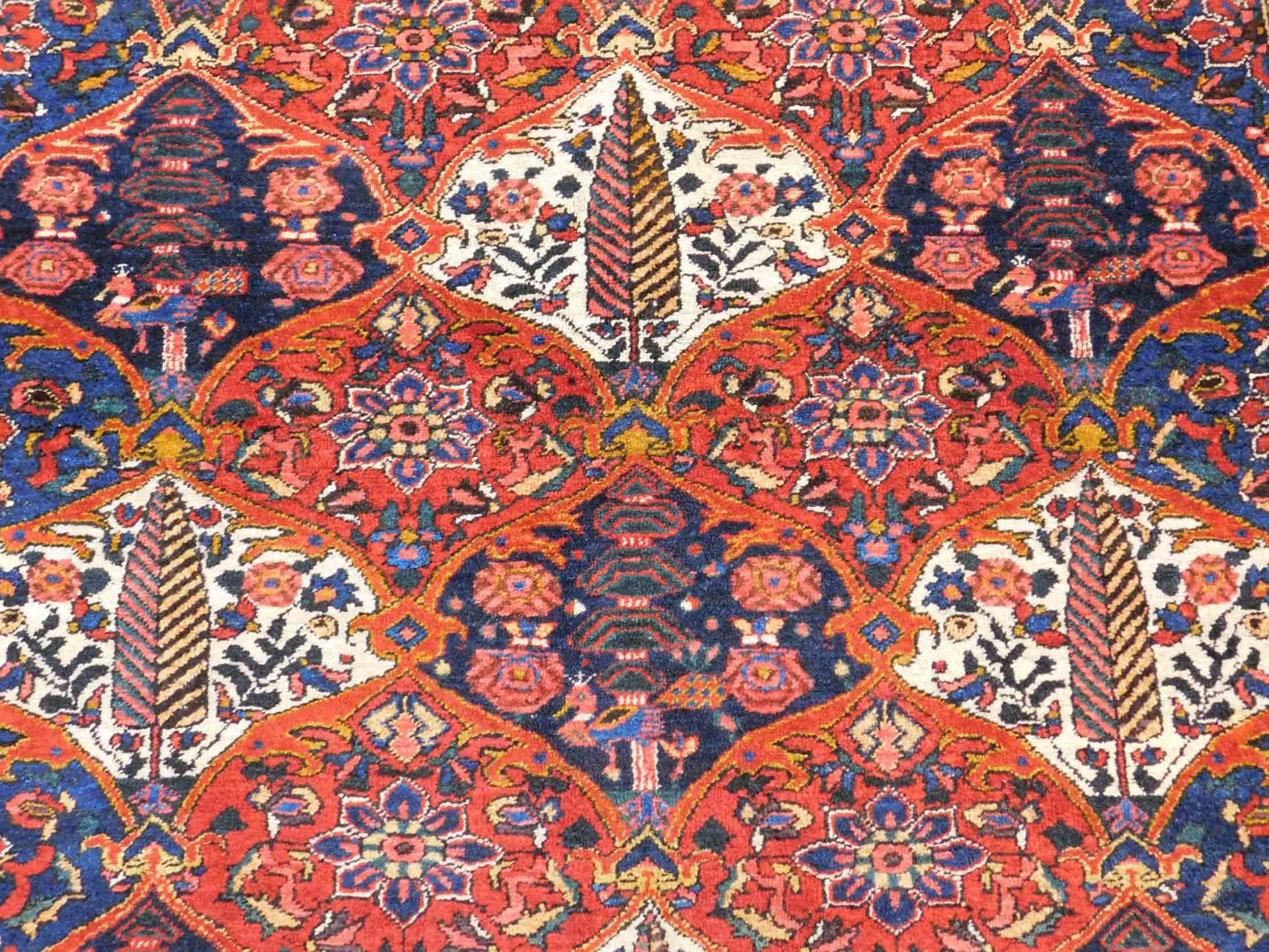 Bakhtiar Persian carpet. Field carpet. Iran. Around 80 - 100 years old. - Bild 4 aus 8