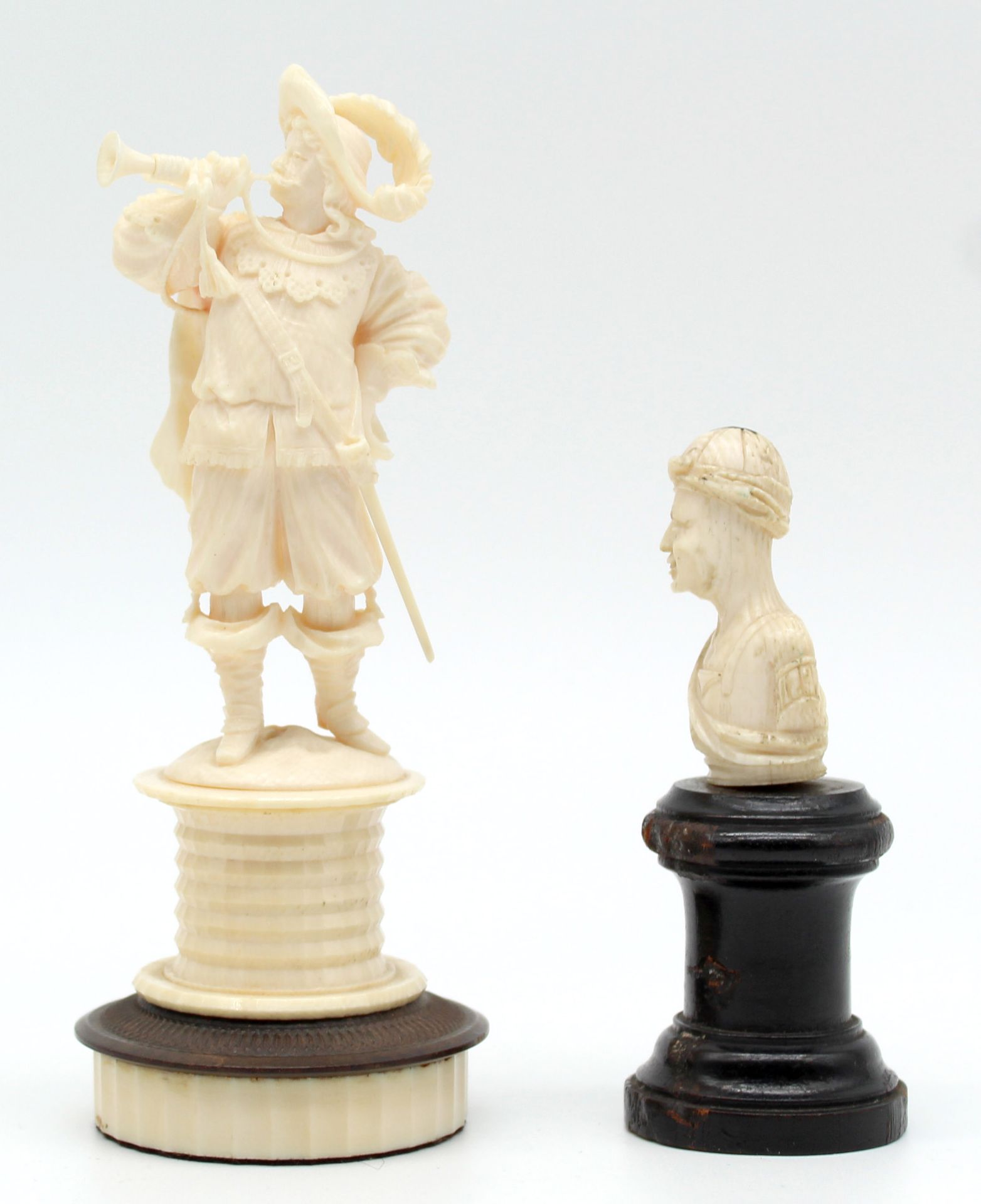 2 figures, ivory around 1900. Probably Erbach. Herald? - Image 8 of 13