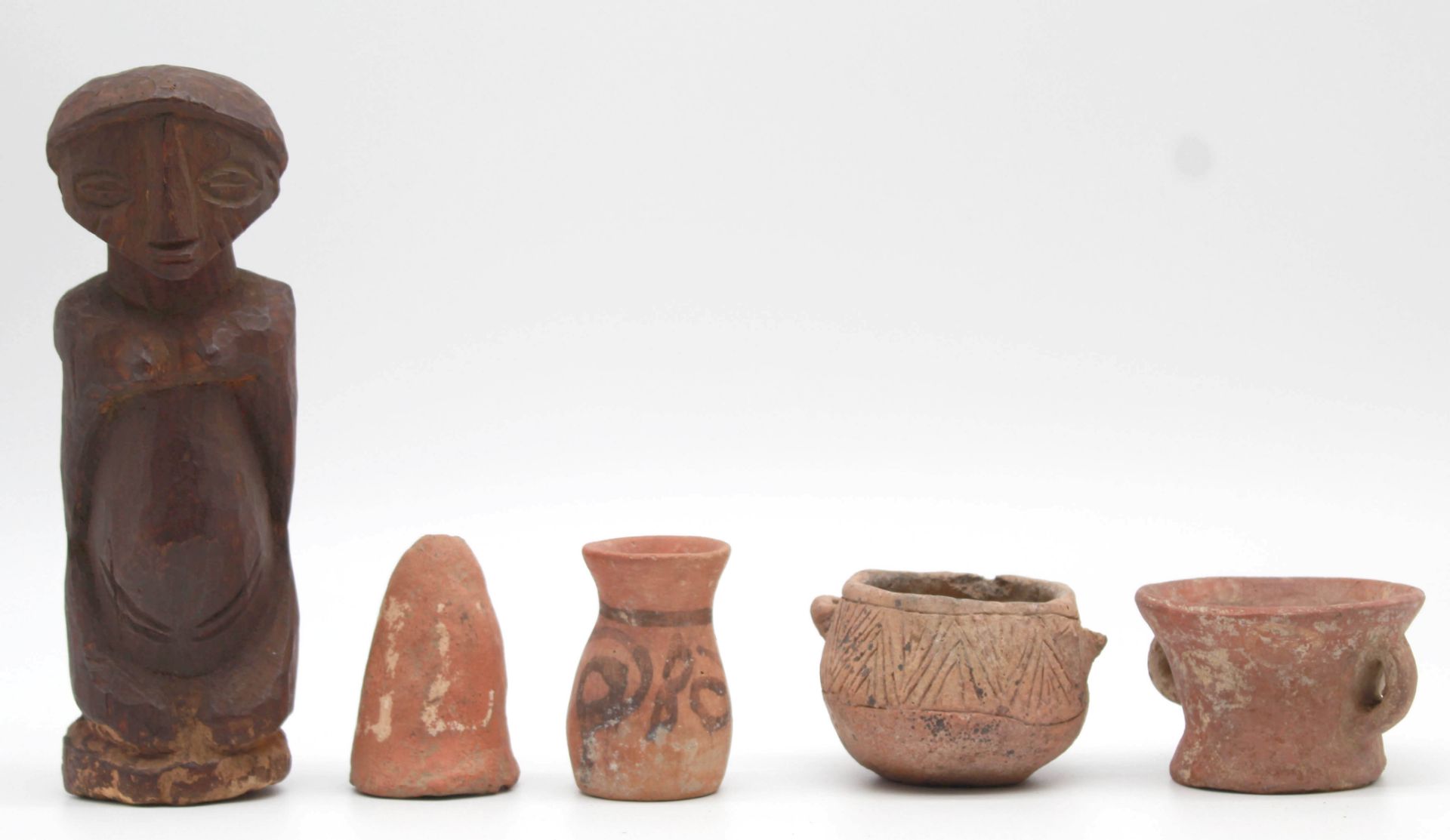 4 ceramics and a figure wood. Probably West Africa, Sahara. - Bild 7 aus 14