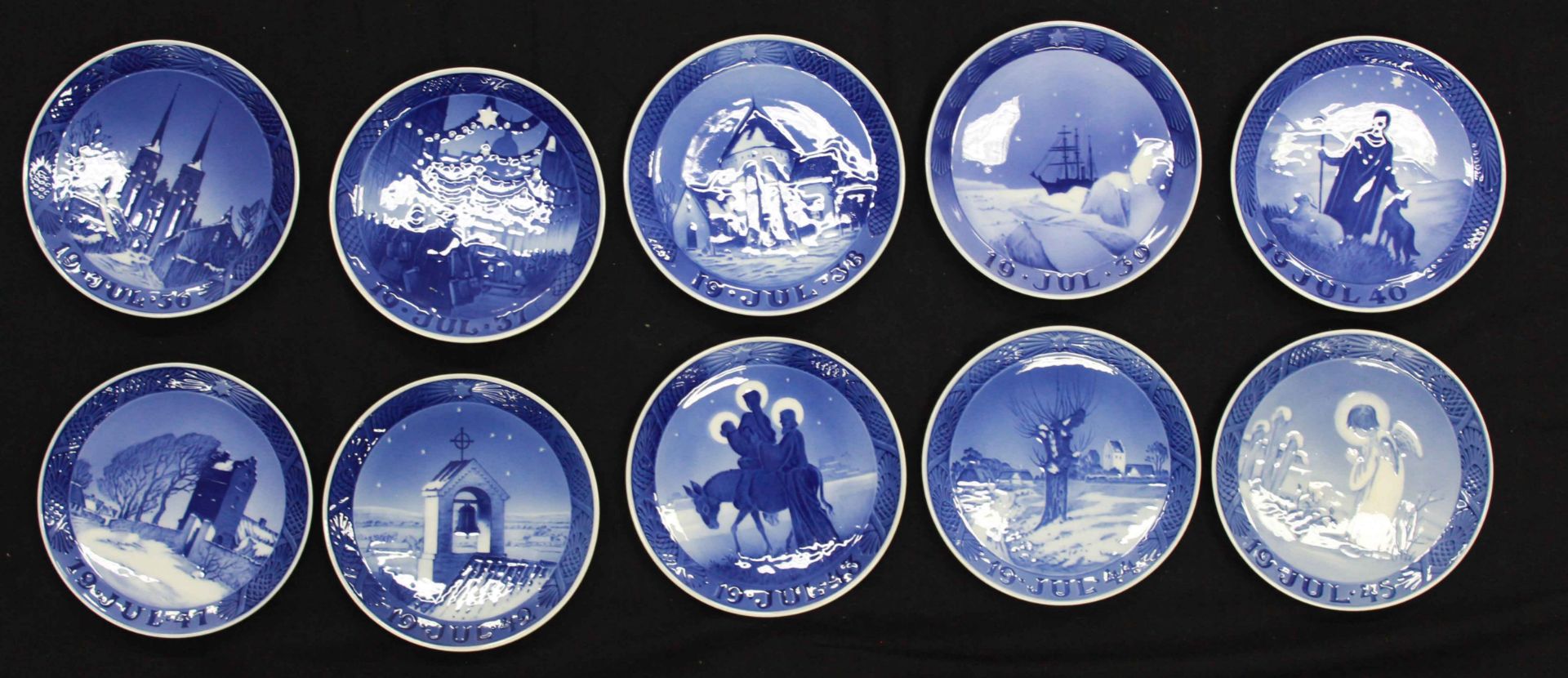 94 Christmas plates - Royal Copenhagen. Complete series from 1910-2004. - Image 2 of 28