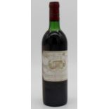 1982 Chateau Margaux, Margaux AOC, France. Eine ganze Flasche.