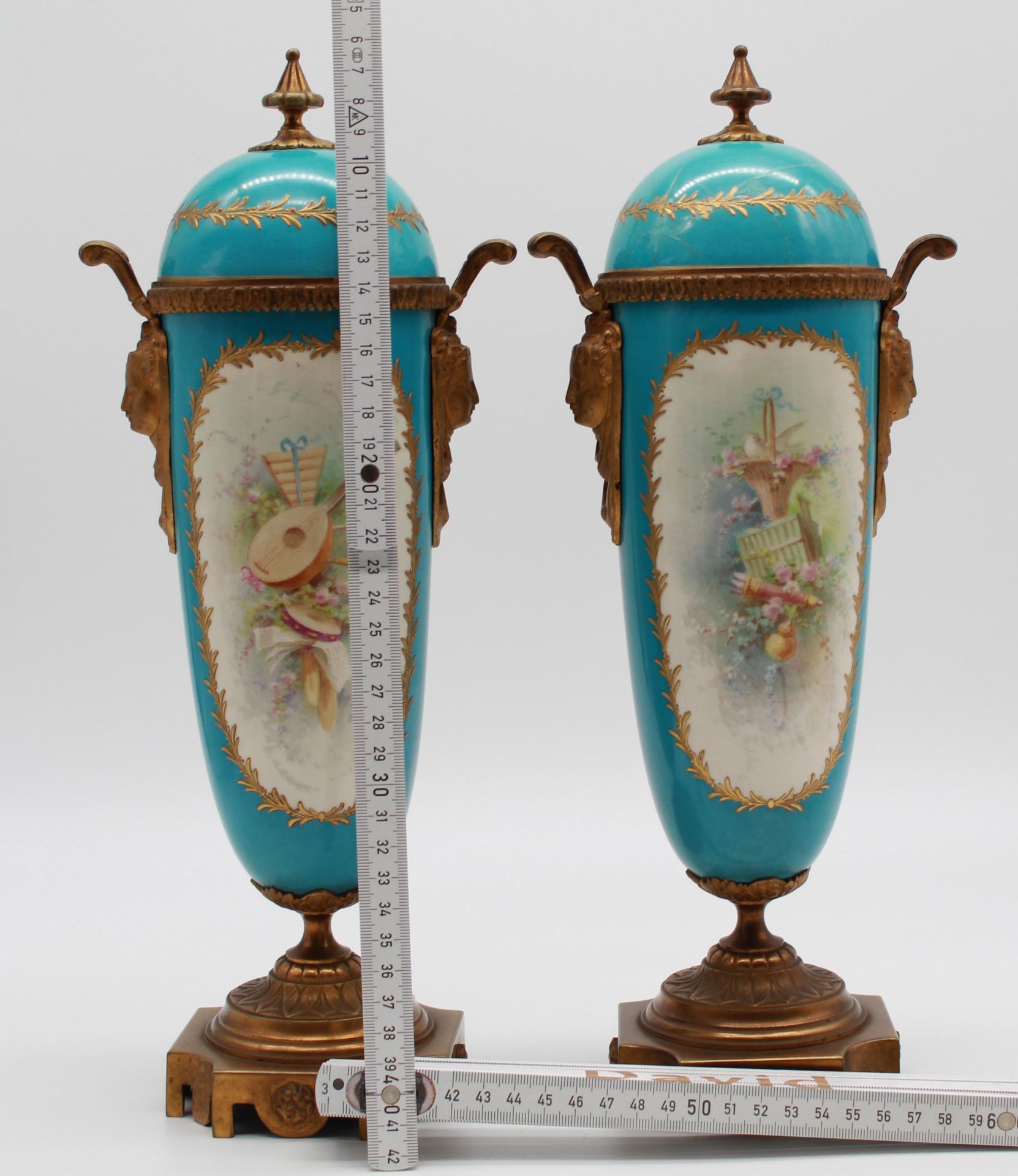 Two lidded cups around 1900. Porcelain. With "bronze dore" mounts. - Image 4 of 12