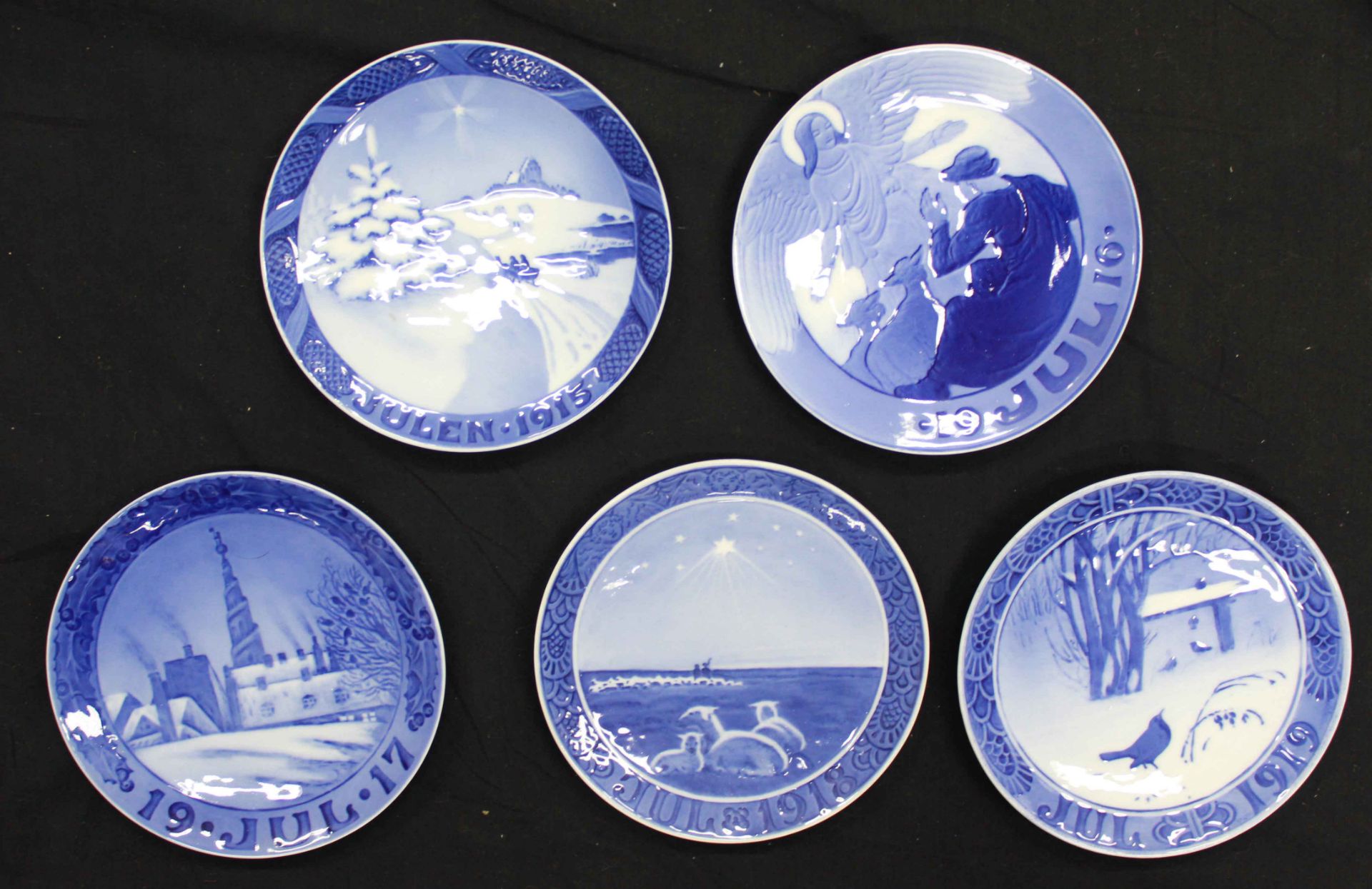 94 Christmas plates - Royal Copenhagen. Complete series from 1910-2004. - Image 13 of 28