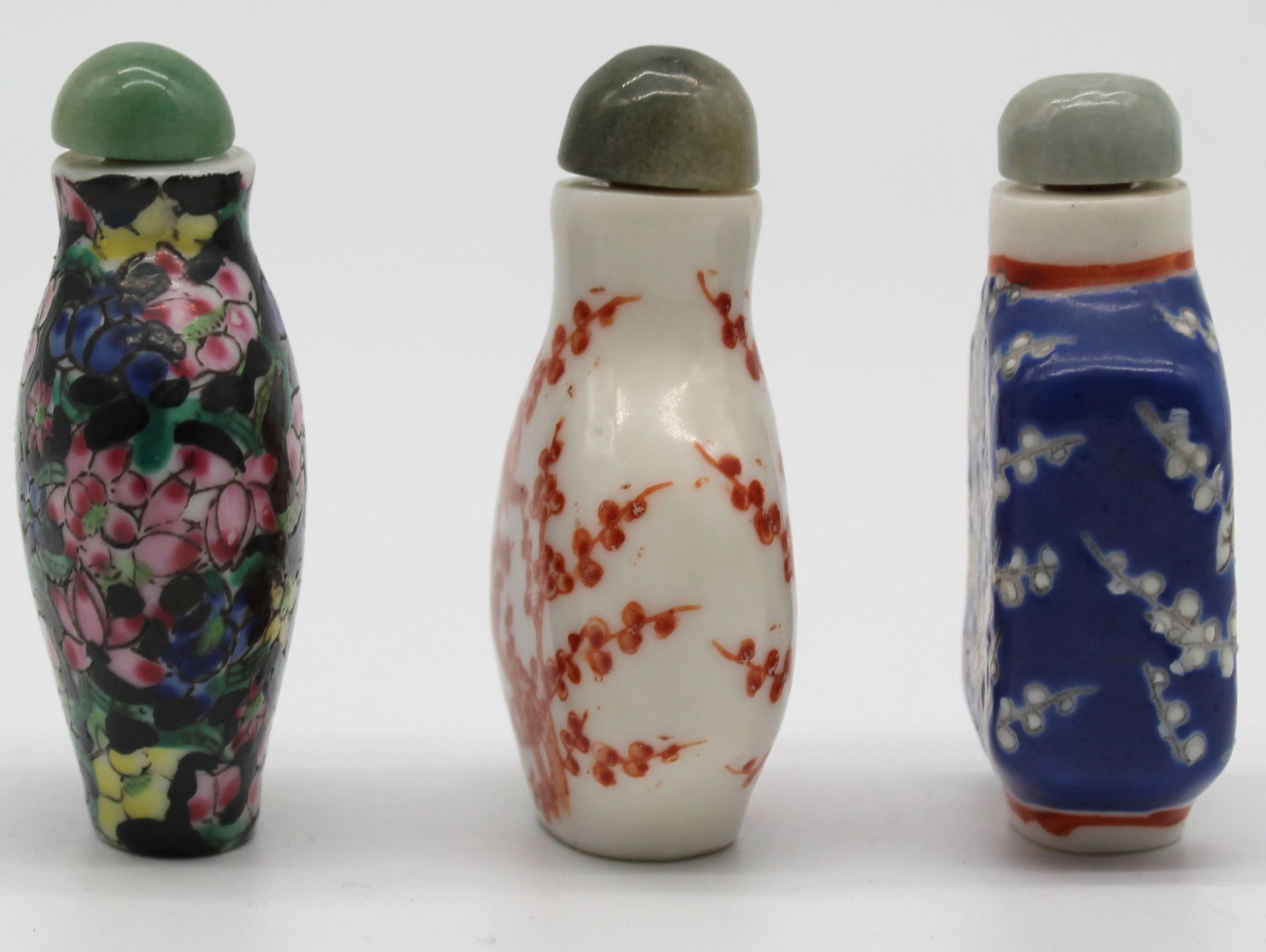 4 snuff bottles. Up to 71 mm high. And textile silk 48 cm x 28 cm Tatsumura. - Bild 2 aus 14