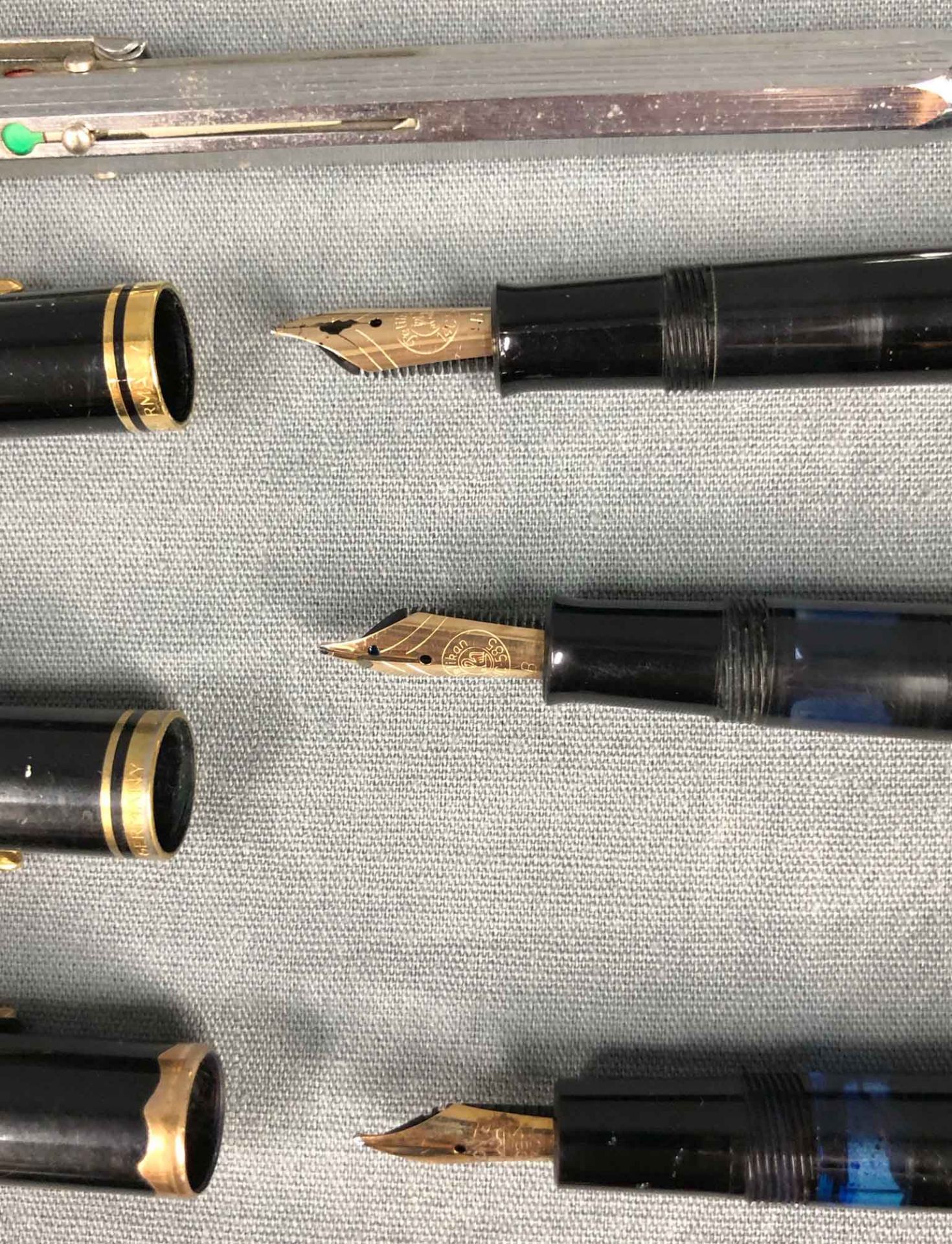 Piston fountain pens, ballpoint pens, some Montblanc, some gold nib. - Image 9 of 25