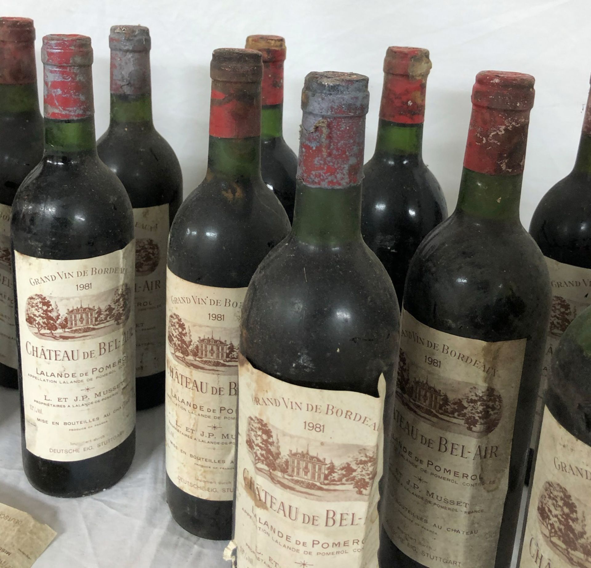 1981 Chateau de Bel-Air, Lalande de Pommerol AC. 33 whole bottles 75cl. - Bild 8 aus 17