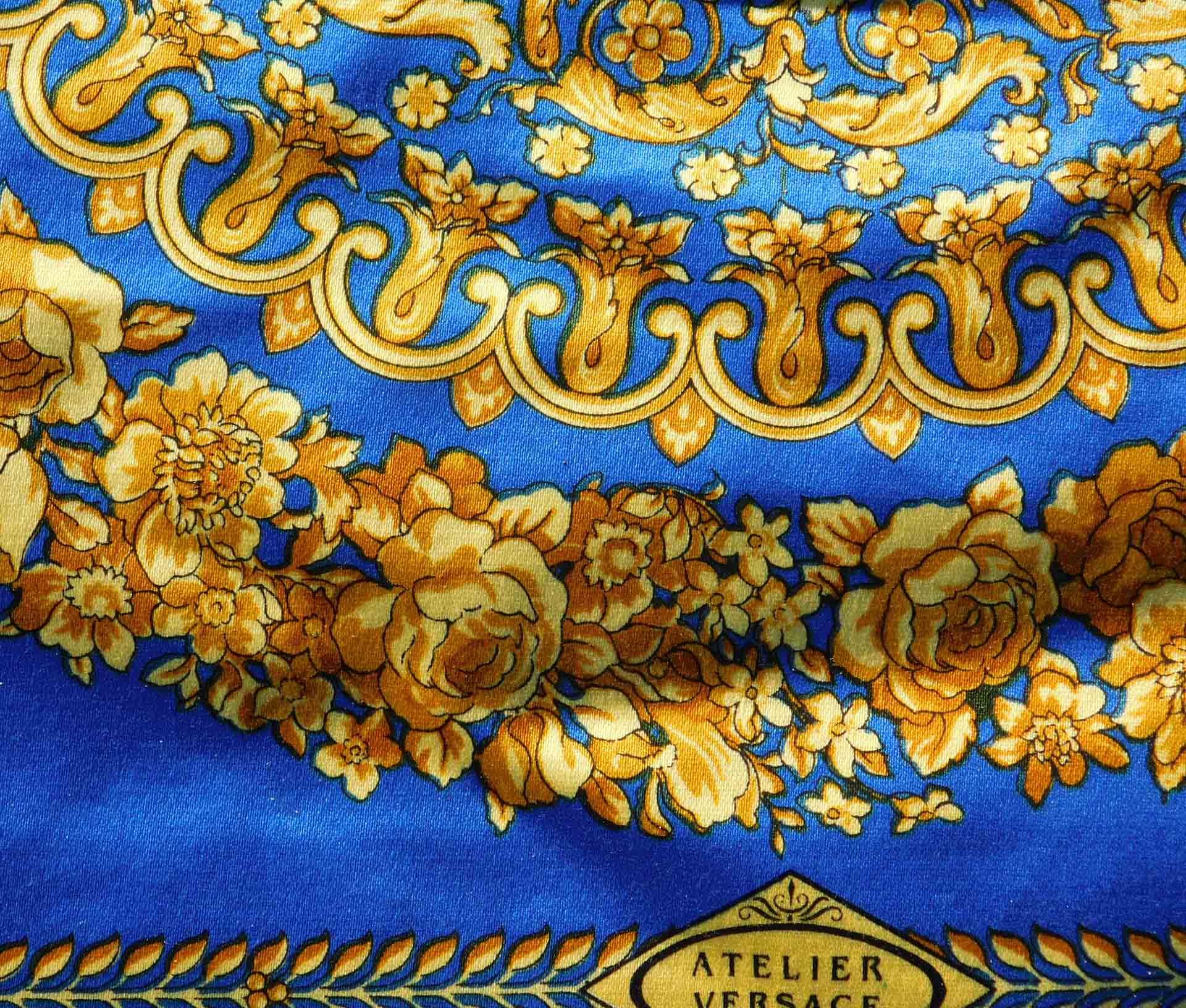 Convolute VERSACE. Fabric samples, pillowcases, presentation pillows. - Image 5 of 10