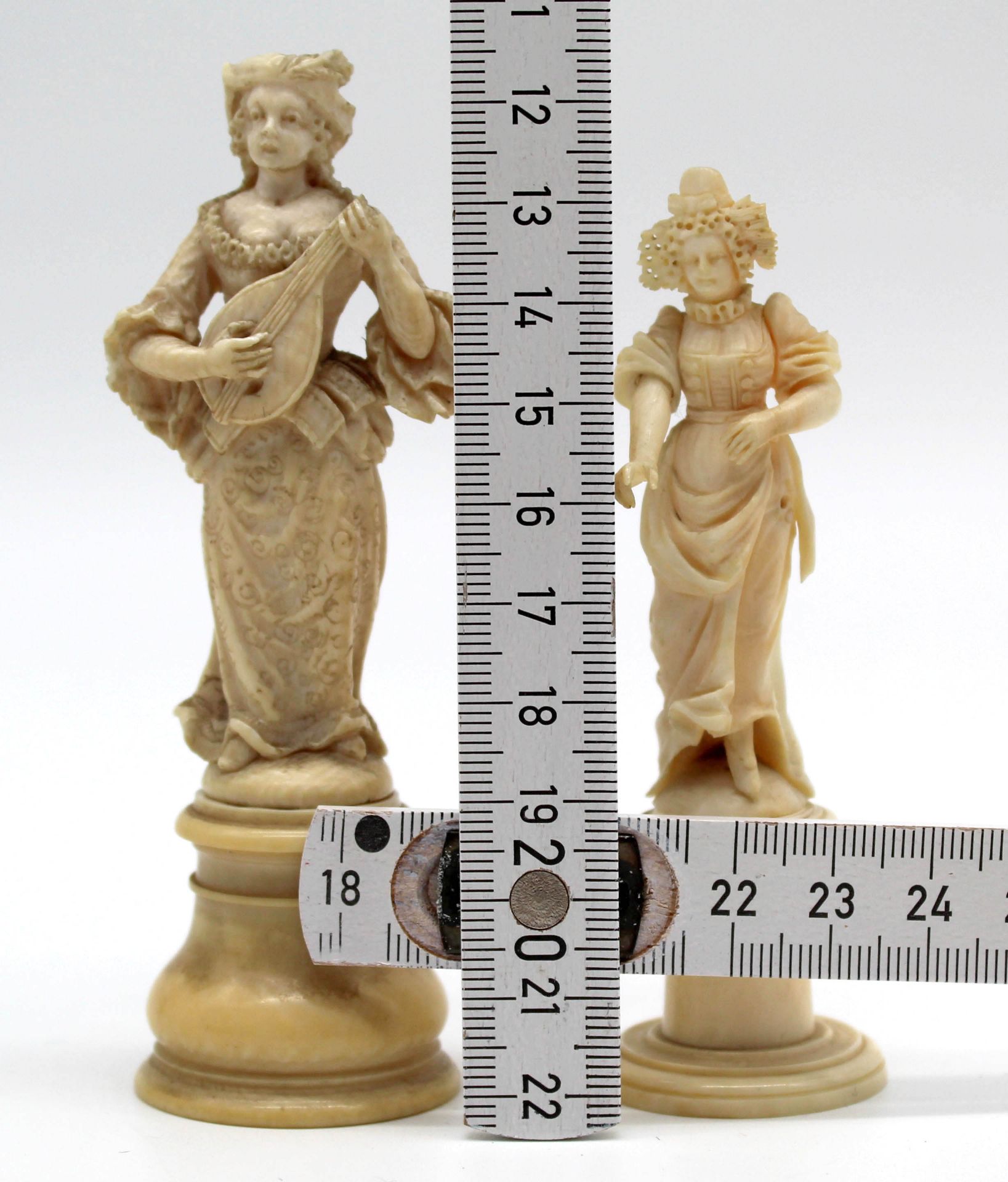2 ladies figures ivory around 1900. Probably Erbach. - Image 9 of 10