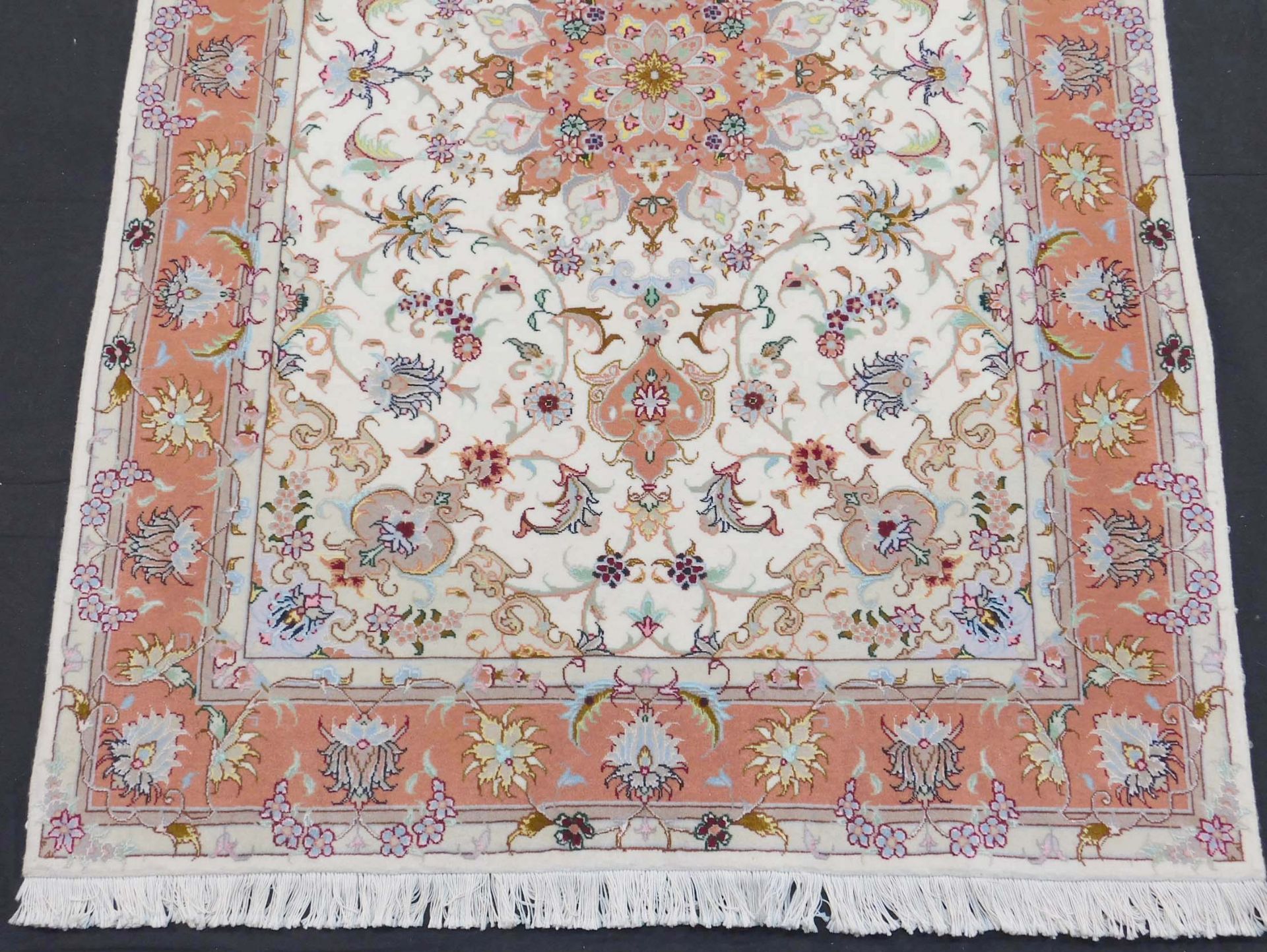 Tabriz Persian Rug, Iran. Fine weave. - Image 2 of 6