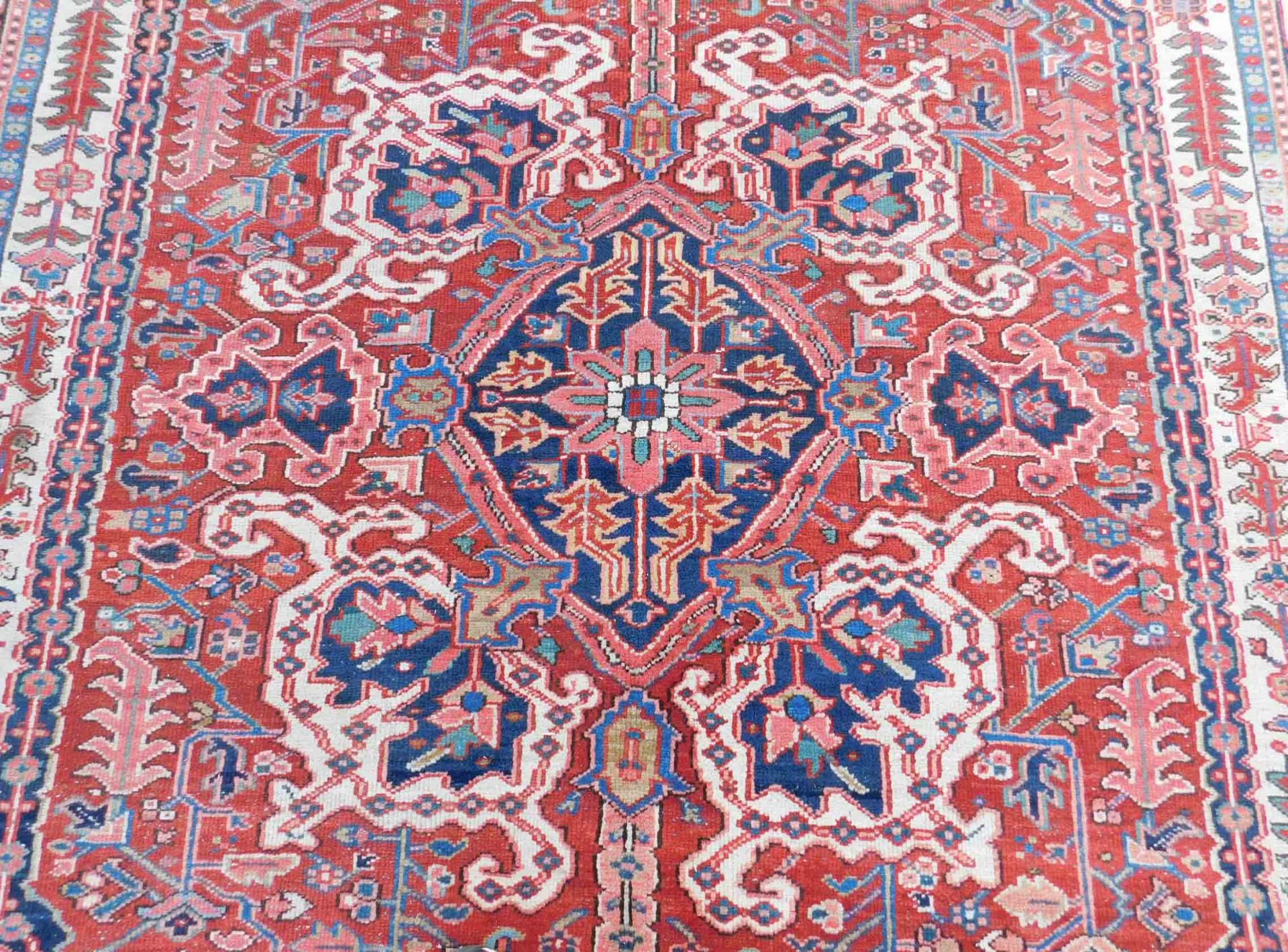 Heriz Persian carpet. Iran. Around 90 years old. - Image 5 of 8