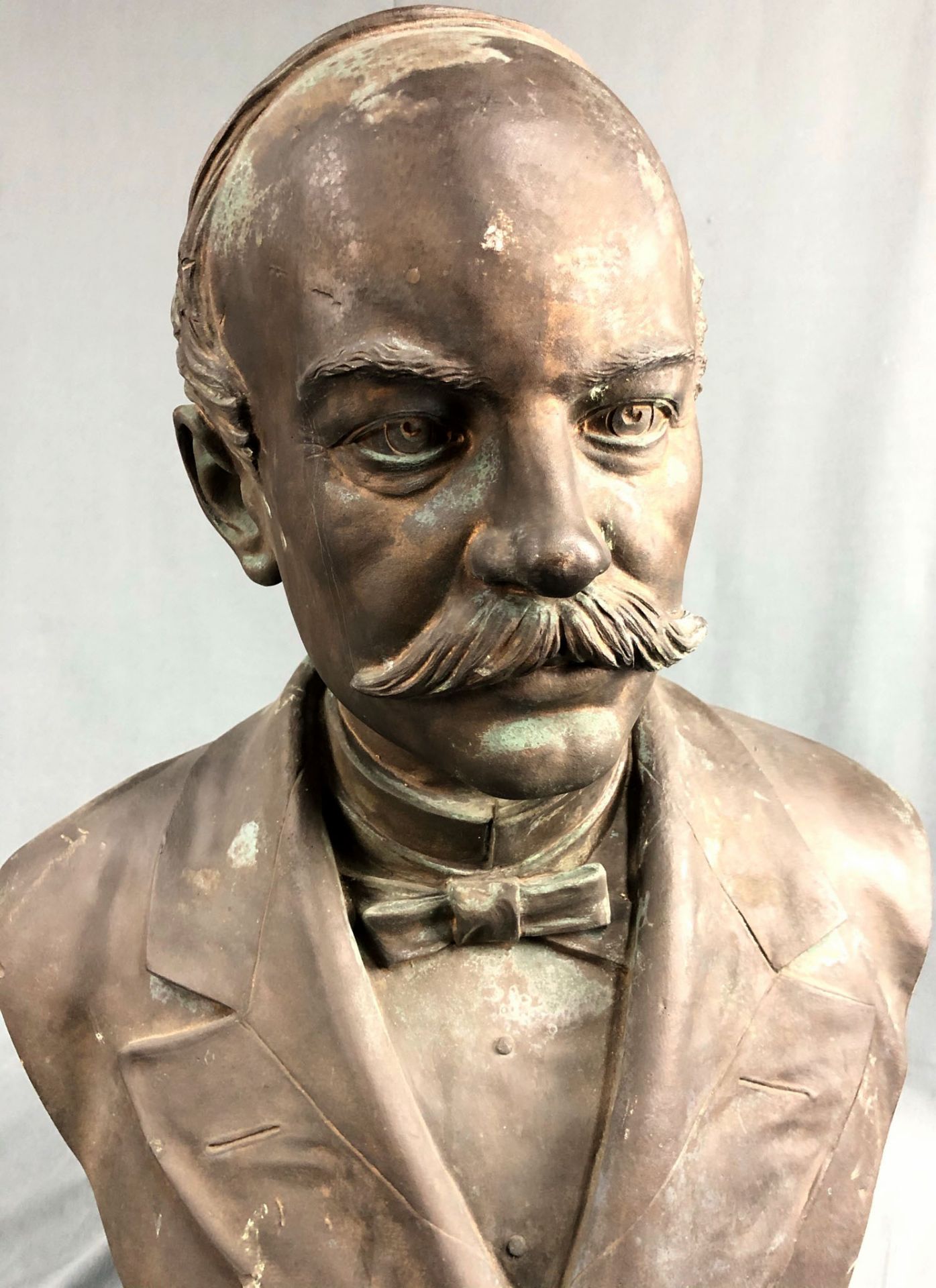 A. E. RUMPF (XIX). Bust of a gentleman. Bronze. '' 1886 ''. - Image 9 of 11