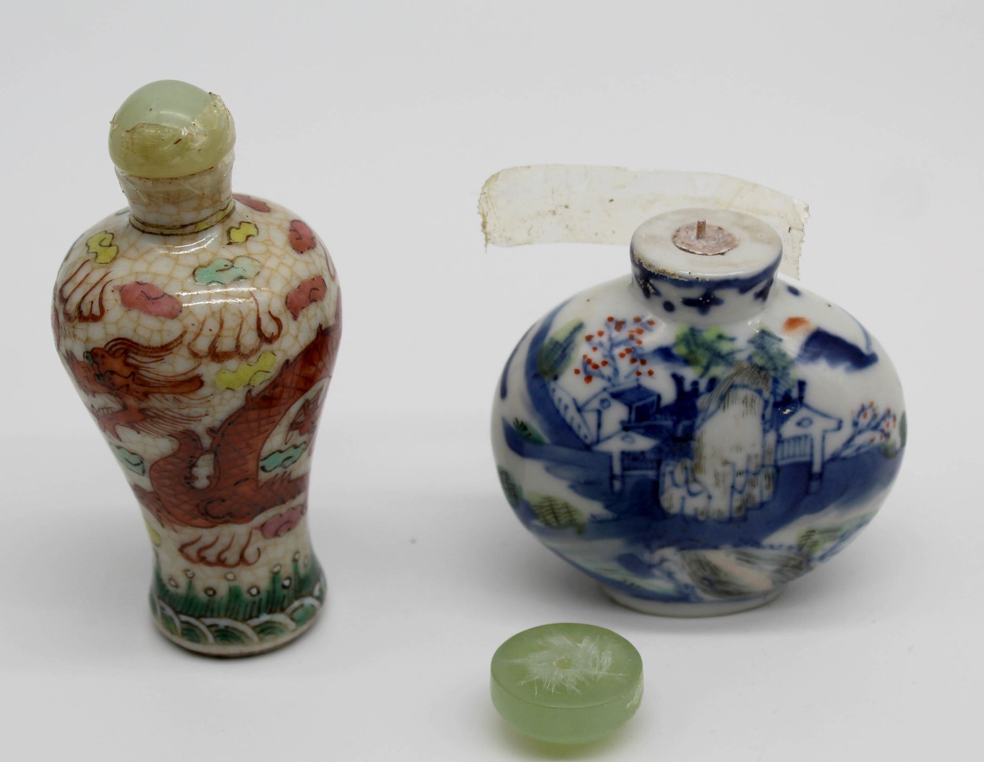 10 porcelain snuff bottles / dispeners. Probably China old. - Image 6 of 31