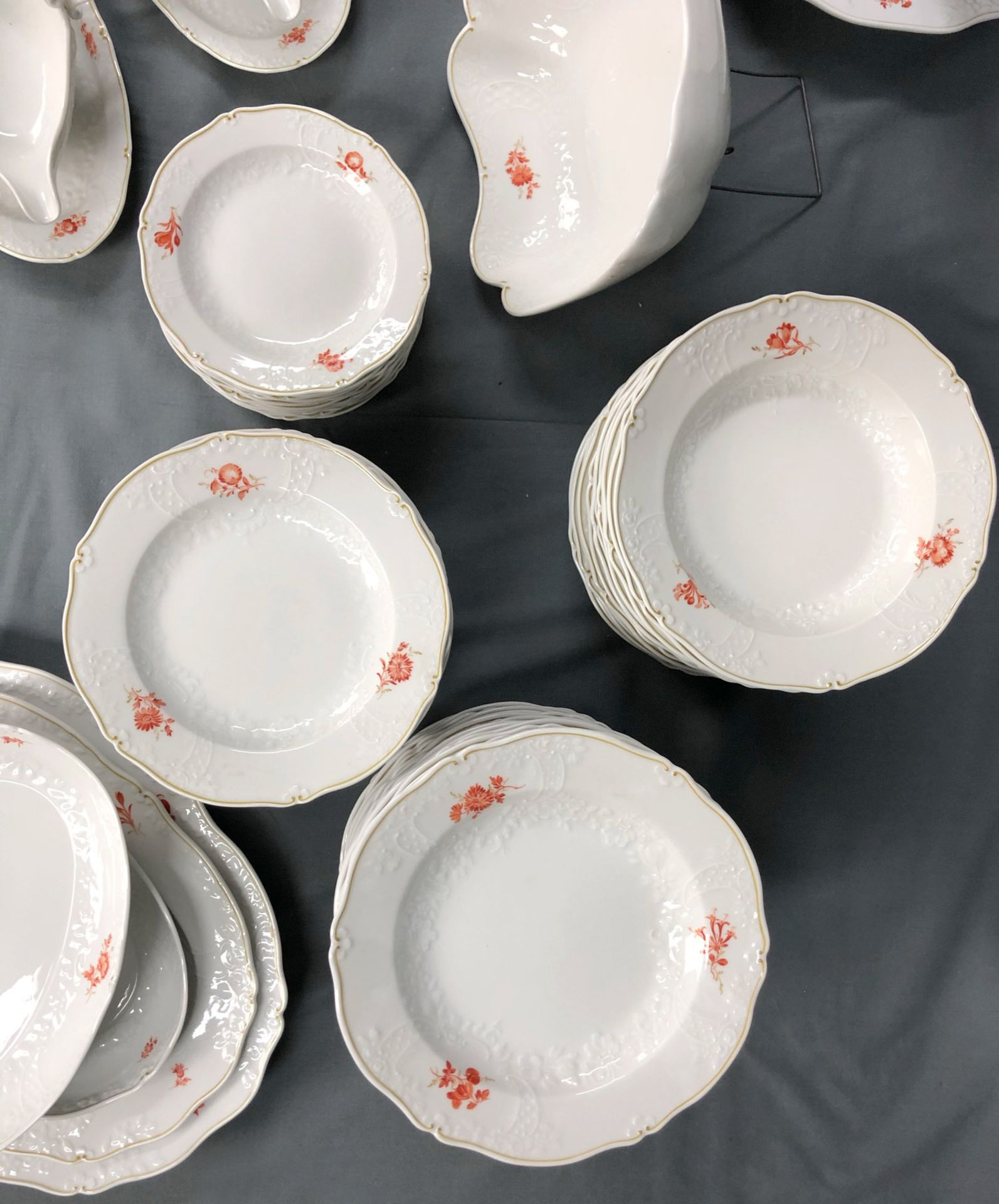 Meissen porcelain. Service. Neu Brandenstein. Flowers in coral. - Image 21 of 26