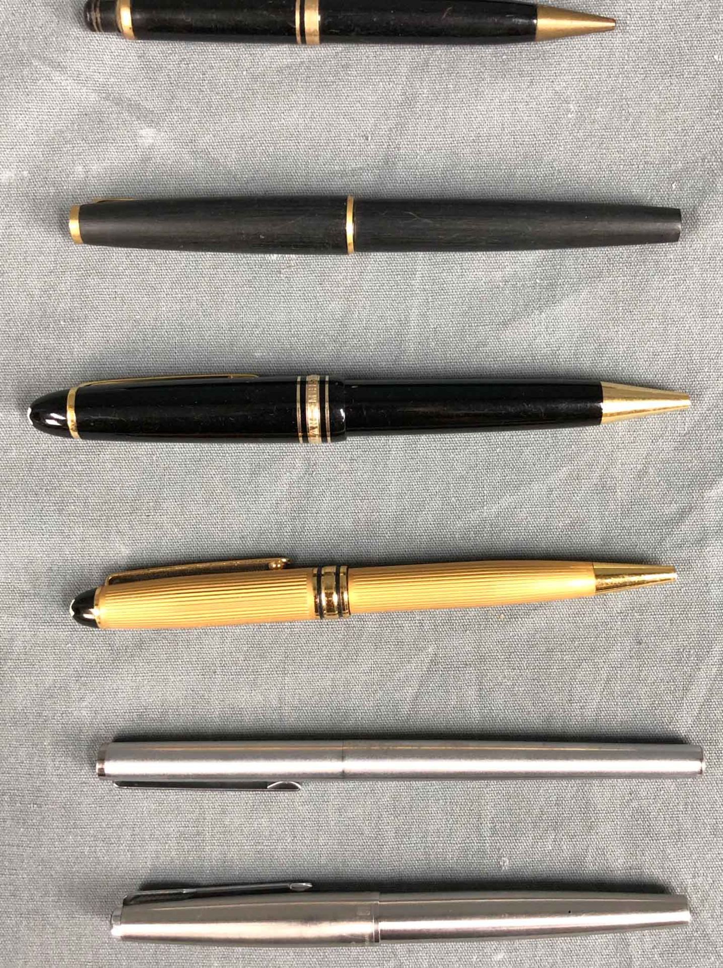 Piston fountain pens, ballpoint pens, some Montblanc, some gold nib. - Image 24 of 25