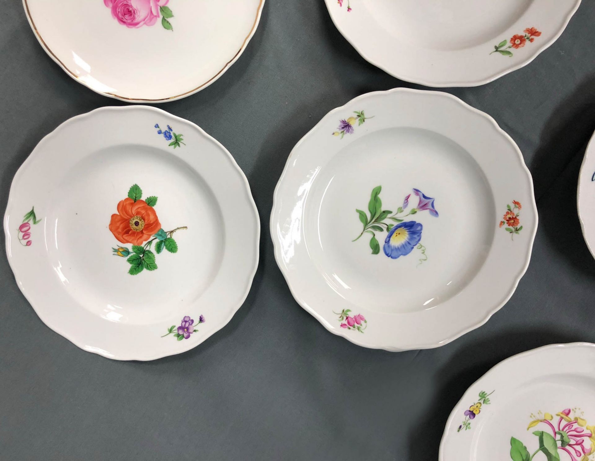 7 Meissen plates. Different decors. Partly with sanding marks. - Image 18 of 18