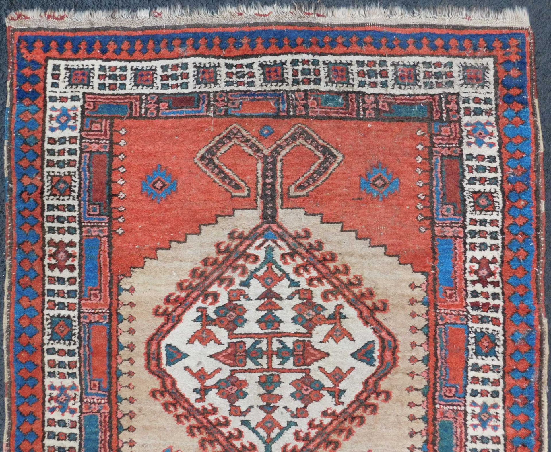 Meshkin Persian carpet. Gallery. Iran. Around 80 - 120 years old. - Bild 5 aus 6