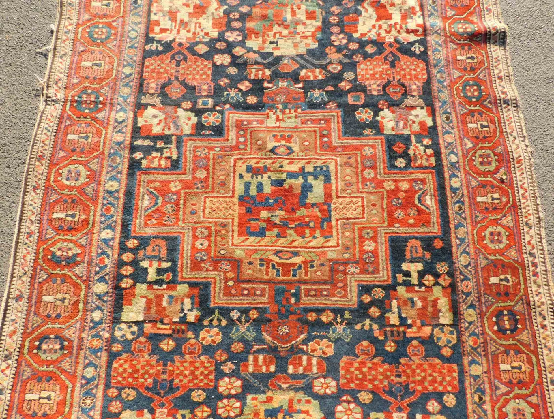 Bakhtiar Persian carpet. Gul Farang rug. Around 80 - 120 years old. - Image 3 of 5