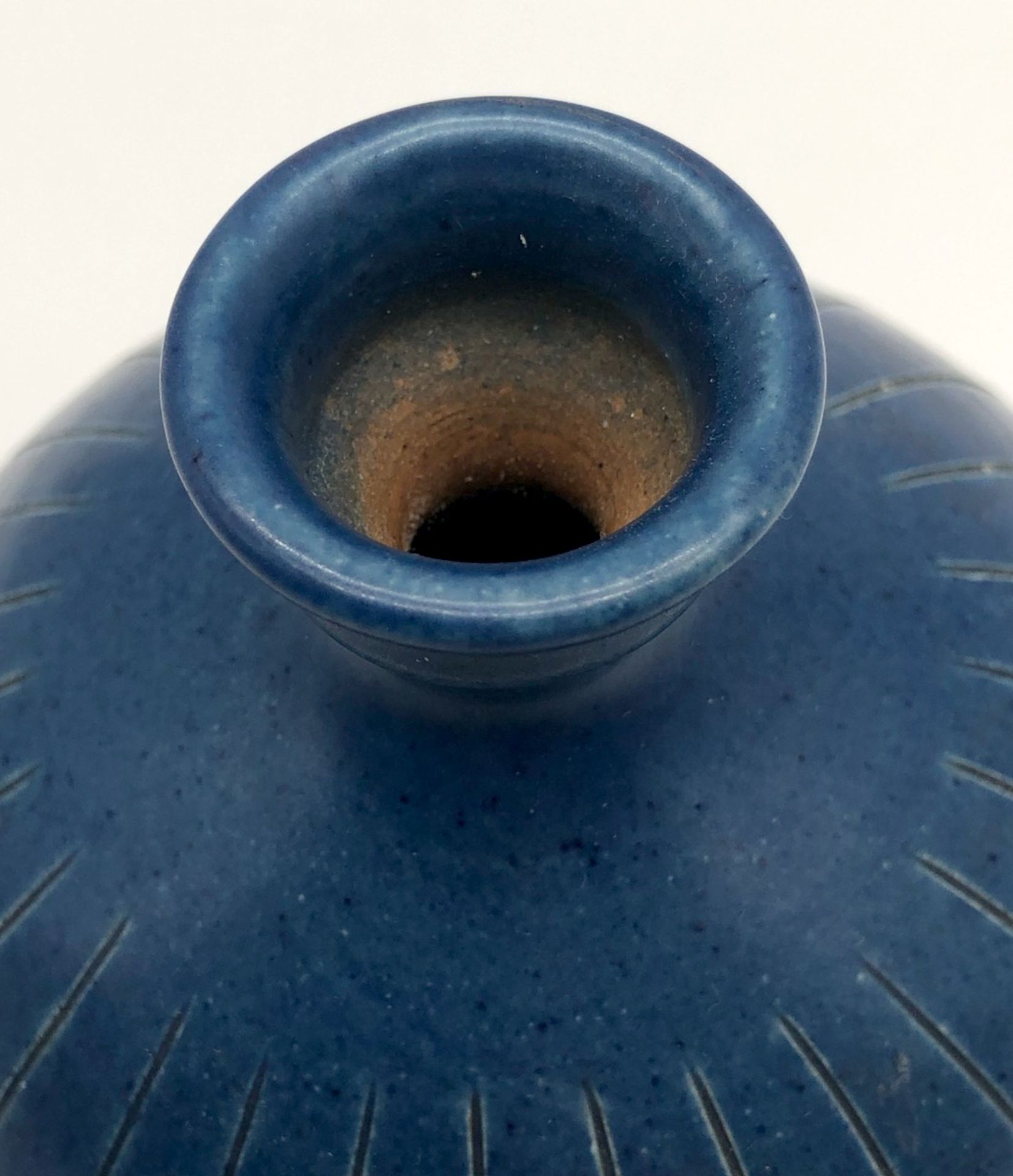 Vase. Blue glaze. Probably China, Japan, Korea. Mark. - Bild 6 aus 9