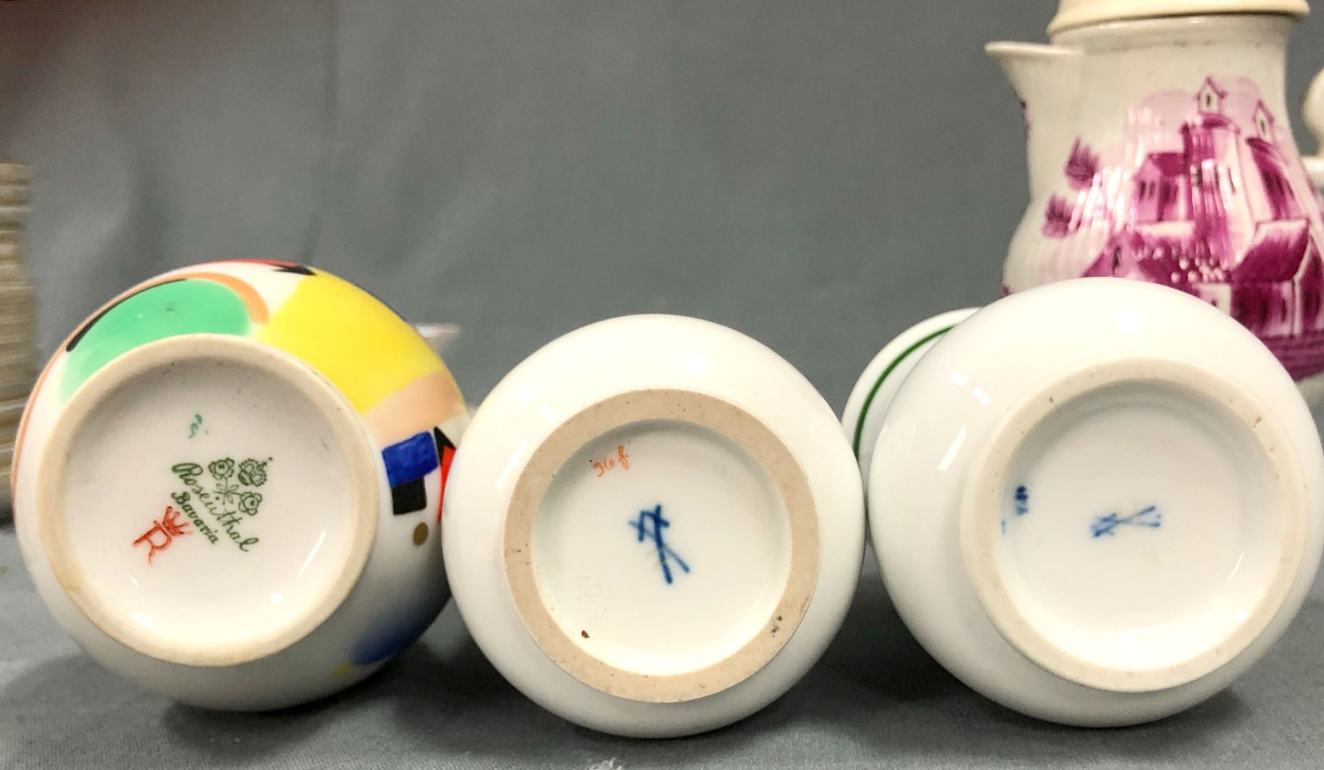 Mixed lot of old porcelain. Figures, bowls, vases. Some Meissen, KPM. - Image 9 of 23