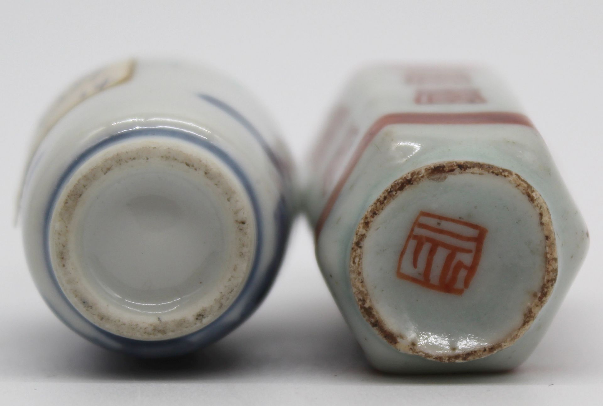 10 porcelain snuff bottles / dispeners. Probably China old. - Bild 11 aus 31