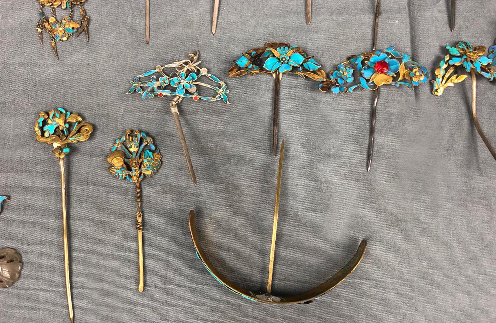 Collection of jewelry, needles, clasps. China proably old. - Image 18 of 23