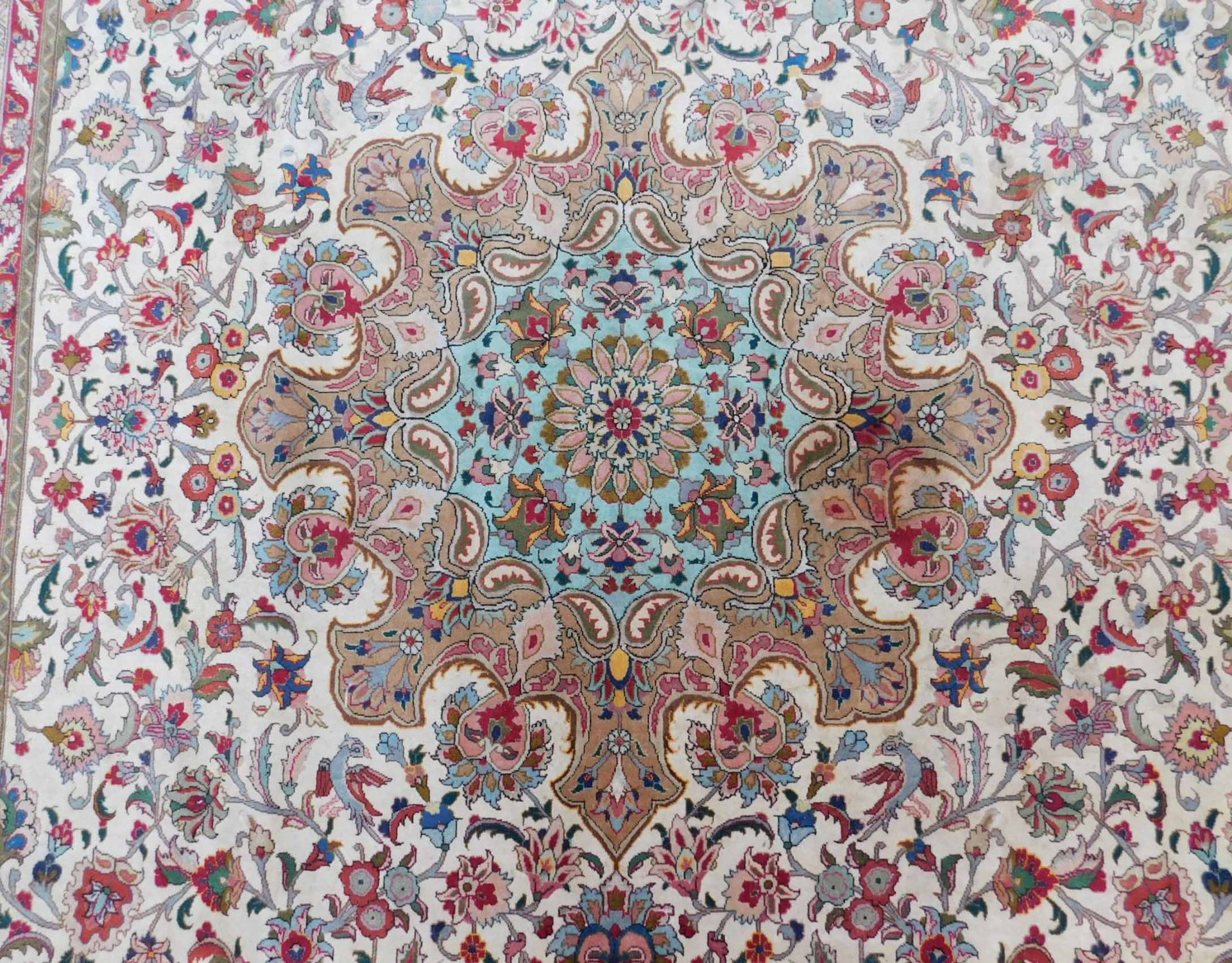 Tabriz Persian carpet. Iran. Very fine weave. - Bild 6 aus 10