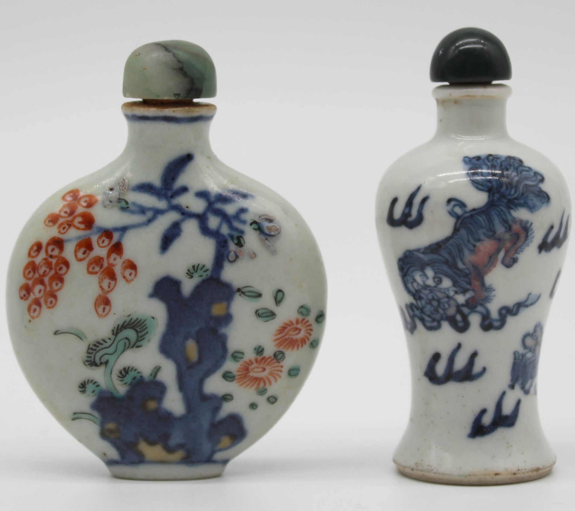 10 porcelain snuff bottles / dispeners. Probably China old. - Image 18 of 31