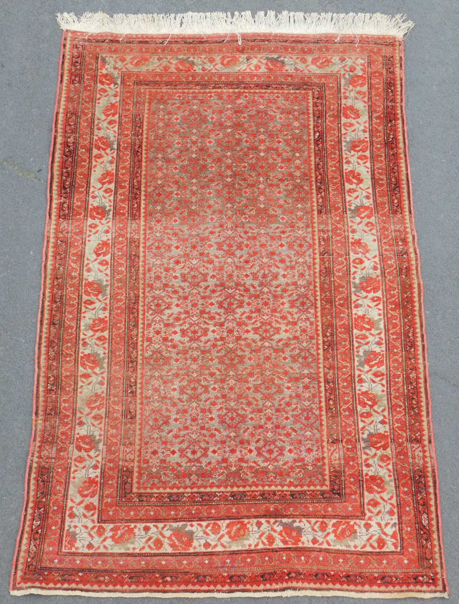 Malayer Persian carpet. Iran. Antique, around 100 - 150 years old.