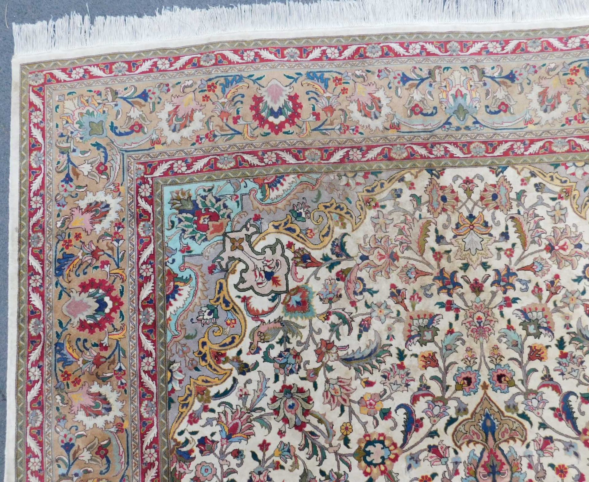 Tabriz Persian carpet. Iran. Very fine weave. - Bild 8 aus 10