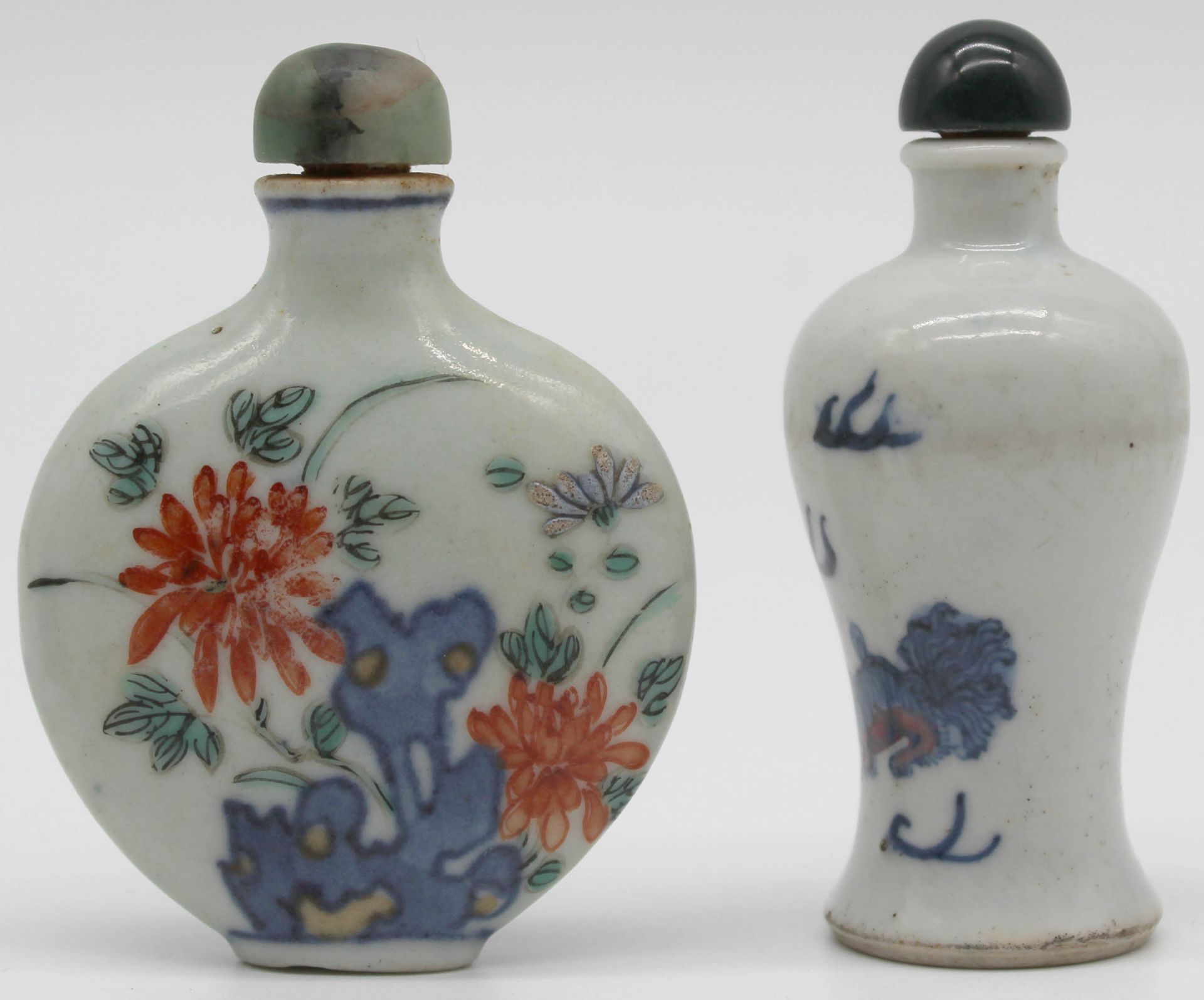 10 porcelain snuff bottles / dispeners. Probably China old. - Image 20 of 31