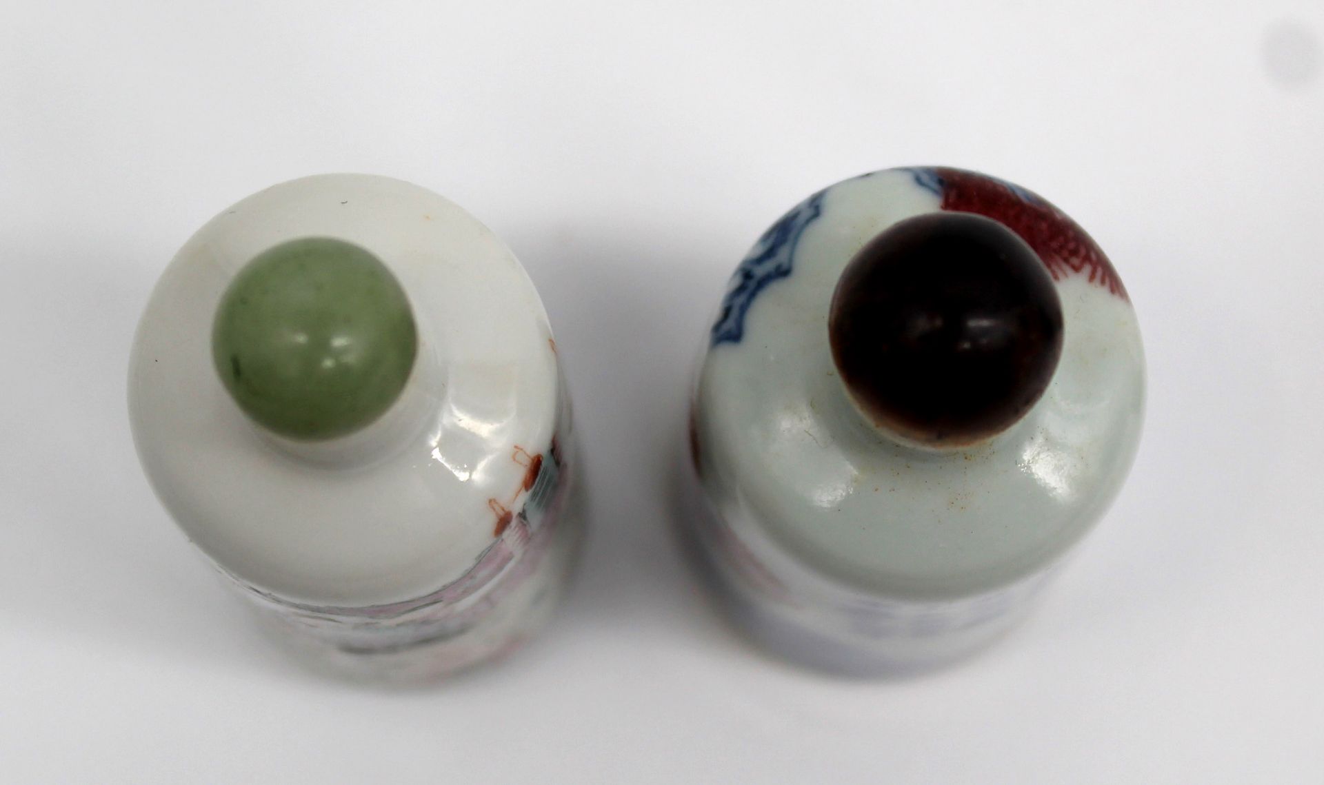 10 porcelain snuff bottles / dispeners. Probably China old. - Image 27 of 31