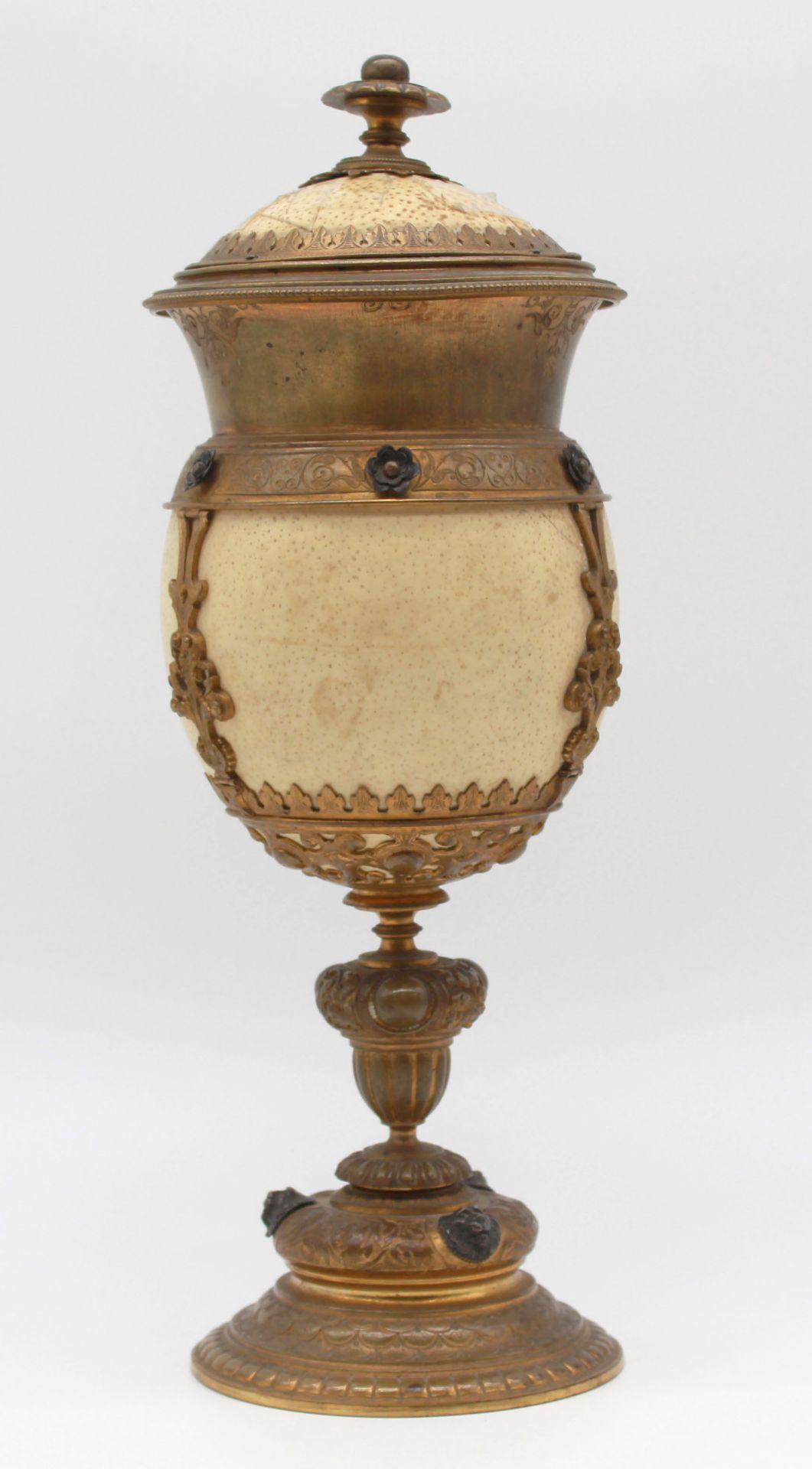 Ostrich egg cup. Bronze D'oré? Historicism around 1900.