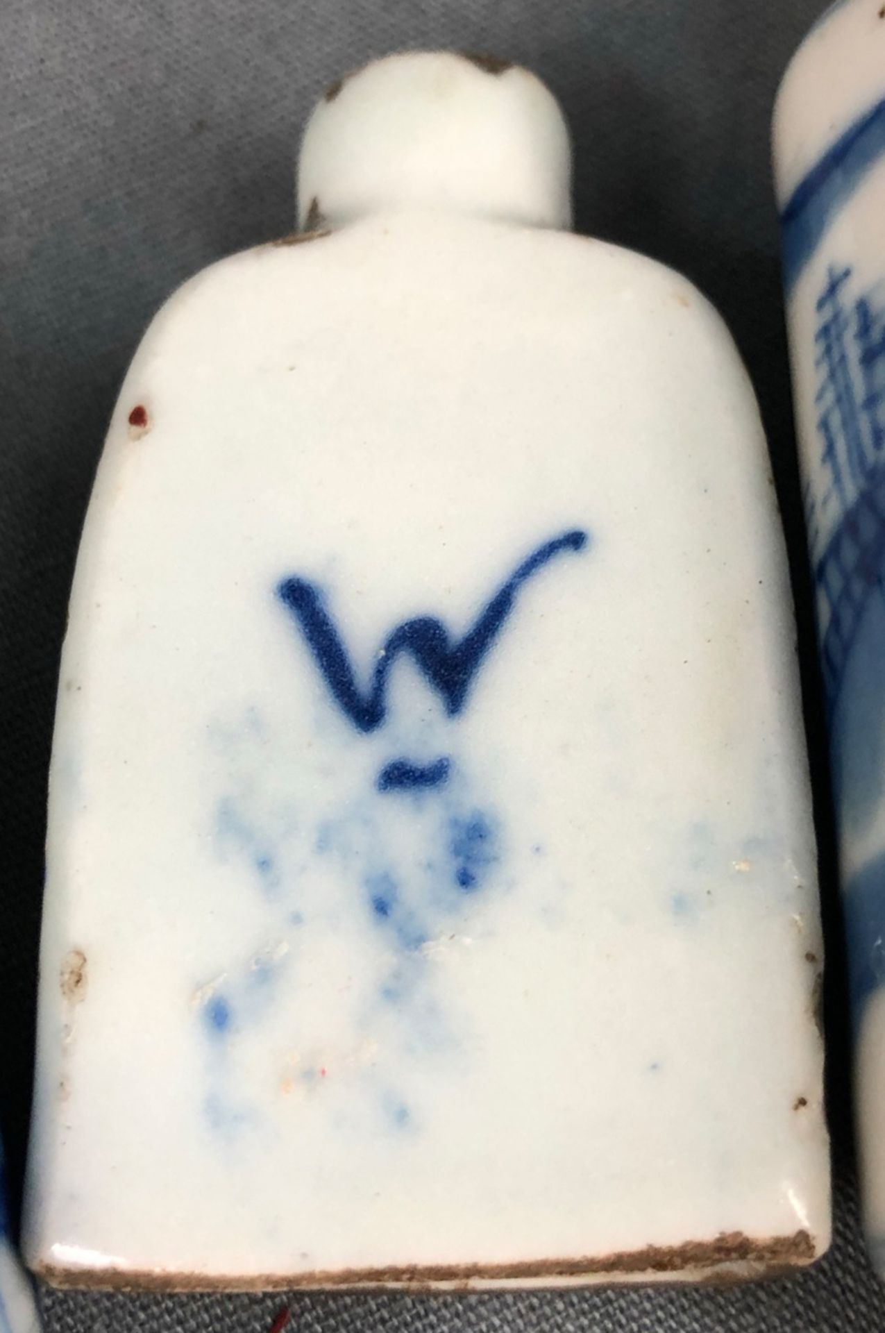 9 porcelain snuff bottles, probably China, old Qing. - Image 3 of 21
