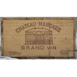 1986 Chateau Margaux, Margaux AOC, France. Eine Kiste, 12 ganze Flaschen.