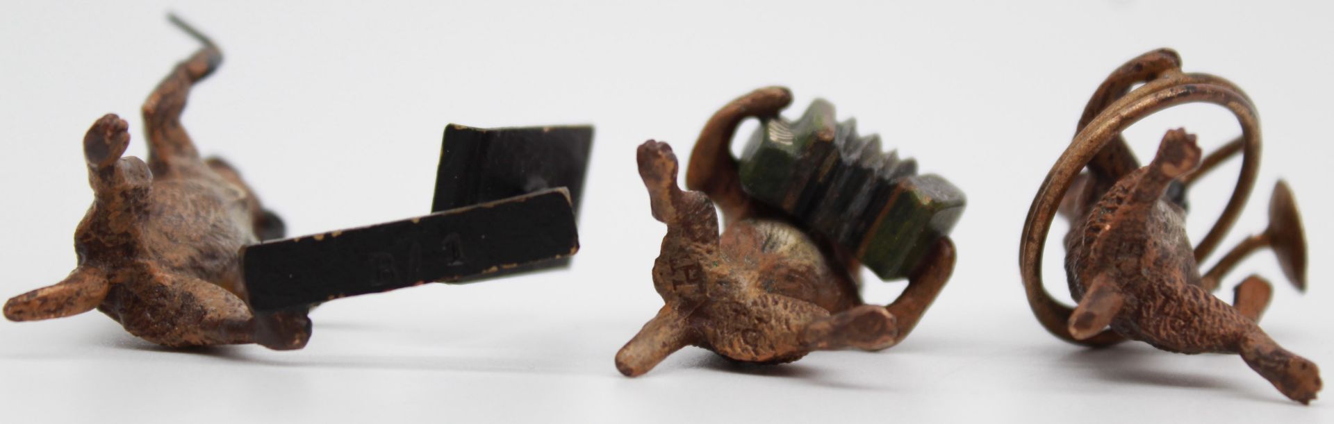Dog band. 10 small bronzes. Cold painted. Vienna? Up to 4.5 cm high. - Image 21 of 22