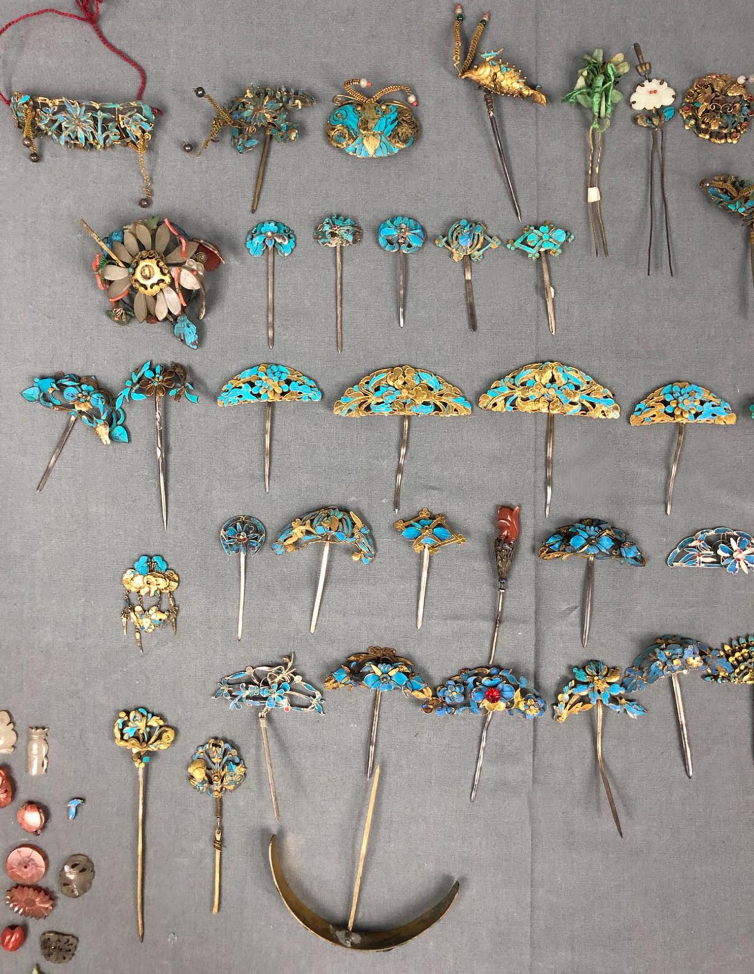 Collection of jewelry, needles, clasps. China proably old. - Bild 19 aus 23