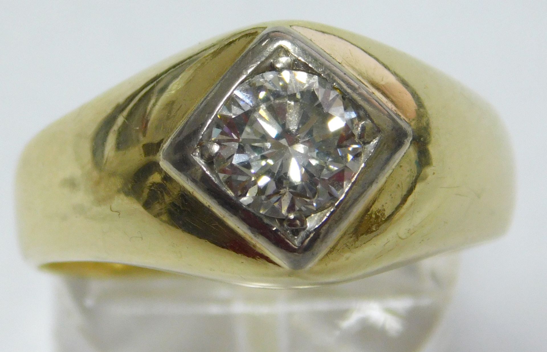 Gold 585. Men's ring with a brilliant cut diamond solitaire. Circa 1 carat, white / si.