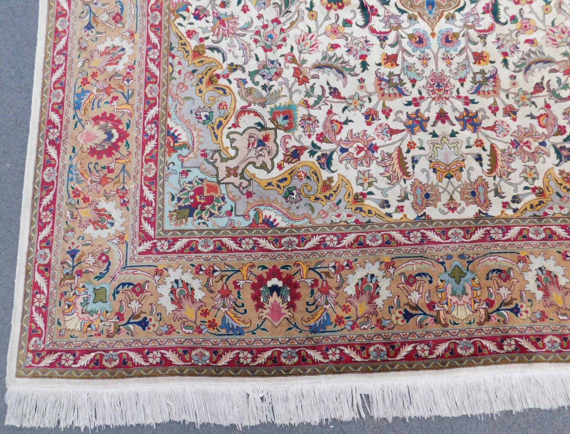 Tabriz Persian carpet. Iran. Very fine weave. - Bild 3 aus 10