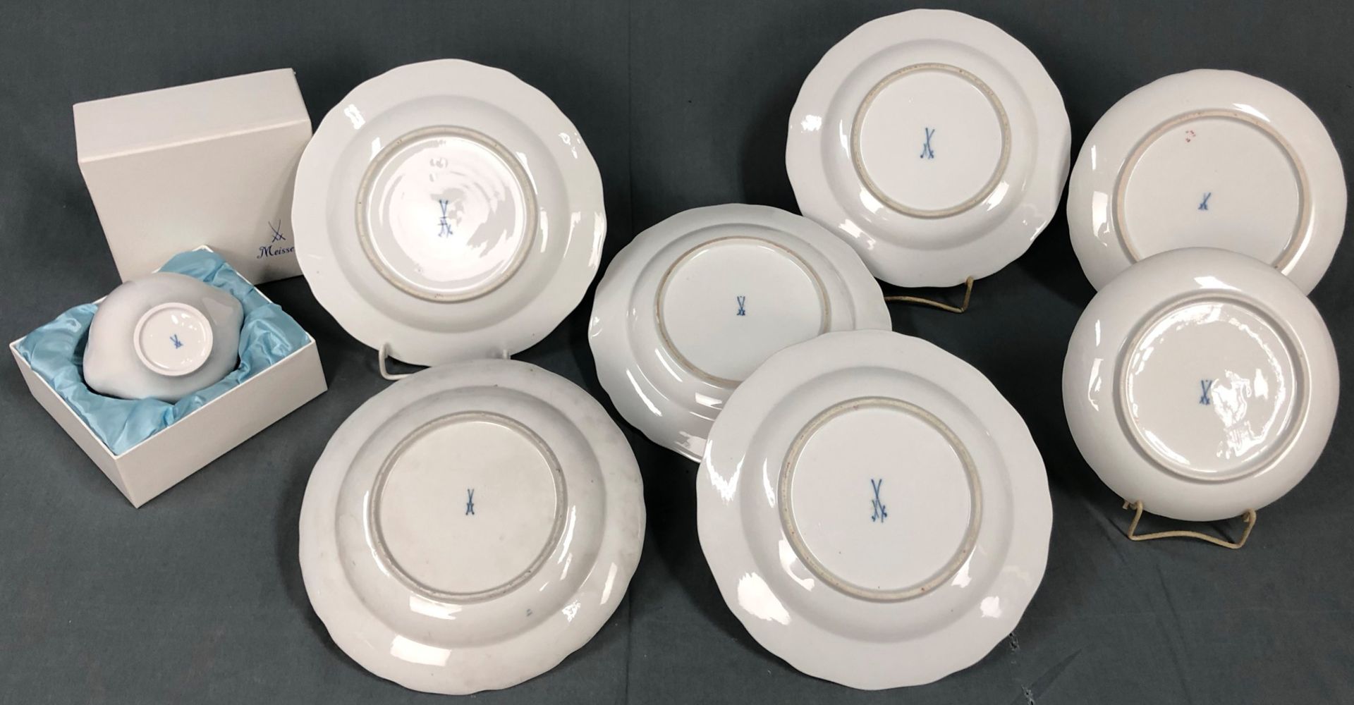 7 Meissen plates. Different decors. Partly with sanding marks. - Image 11 of 18
