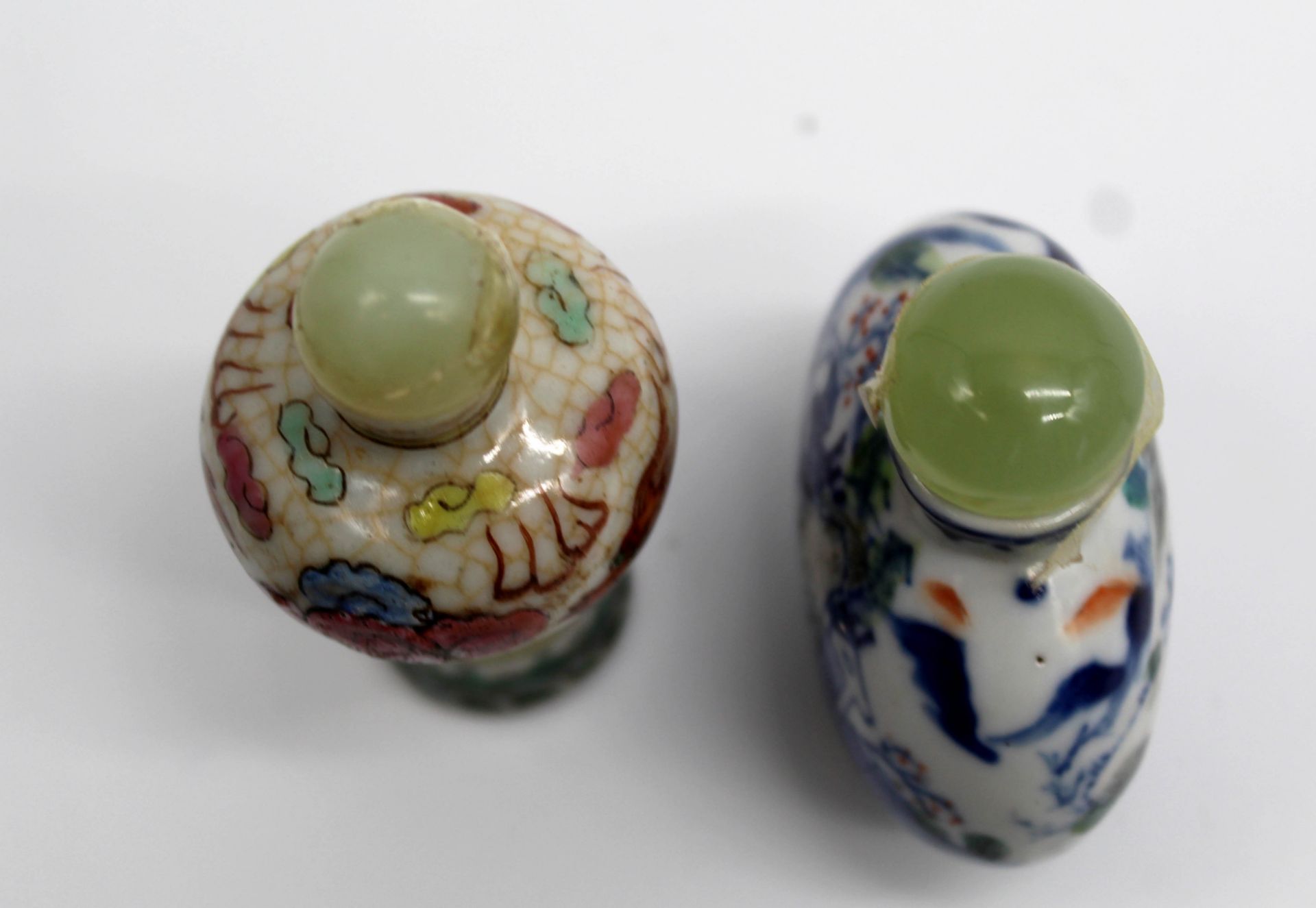 10 porcelain snuff bottles / dispeners. Probably China old. - Image 4 of 31