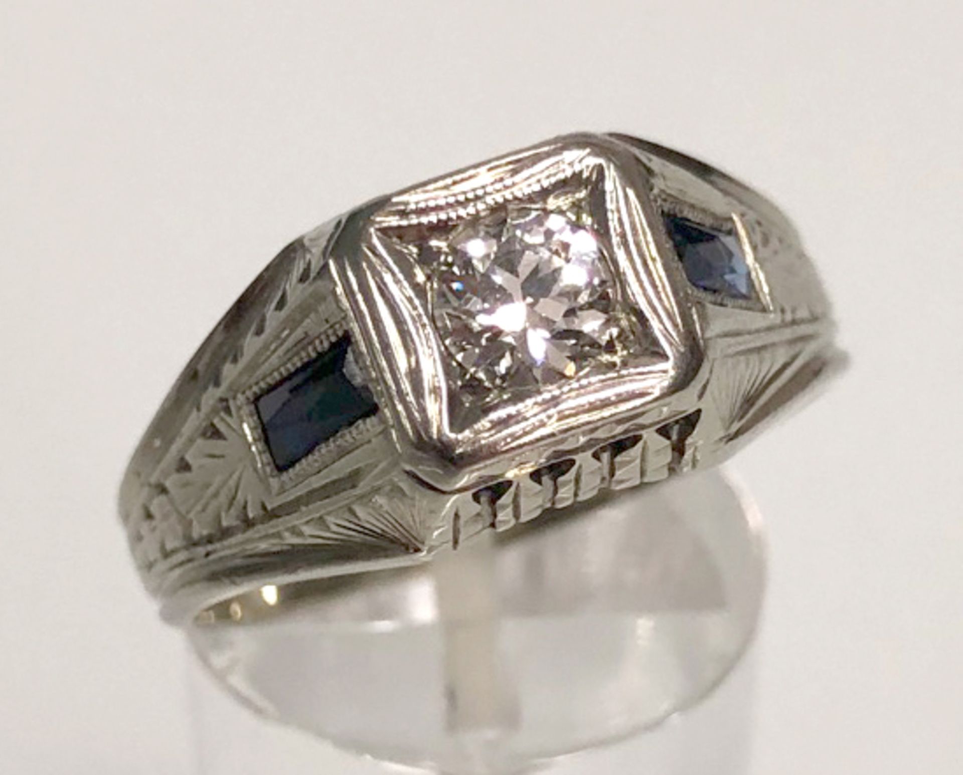 Ring. White gold. 18 carat. Solitaire diamond. Approximately 0.35 carats. - Image 9 of 16