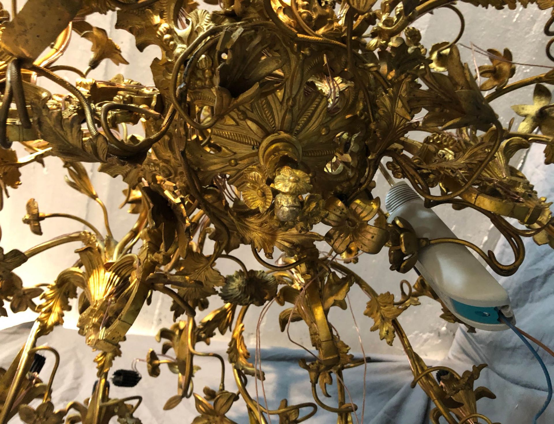 Ceiling chandelier. Probably gilded bronze. - Bild 16 aus 16