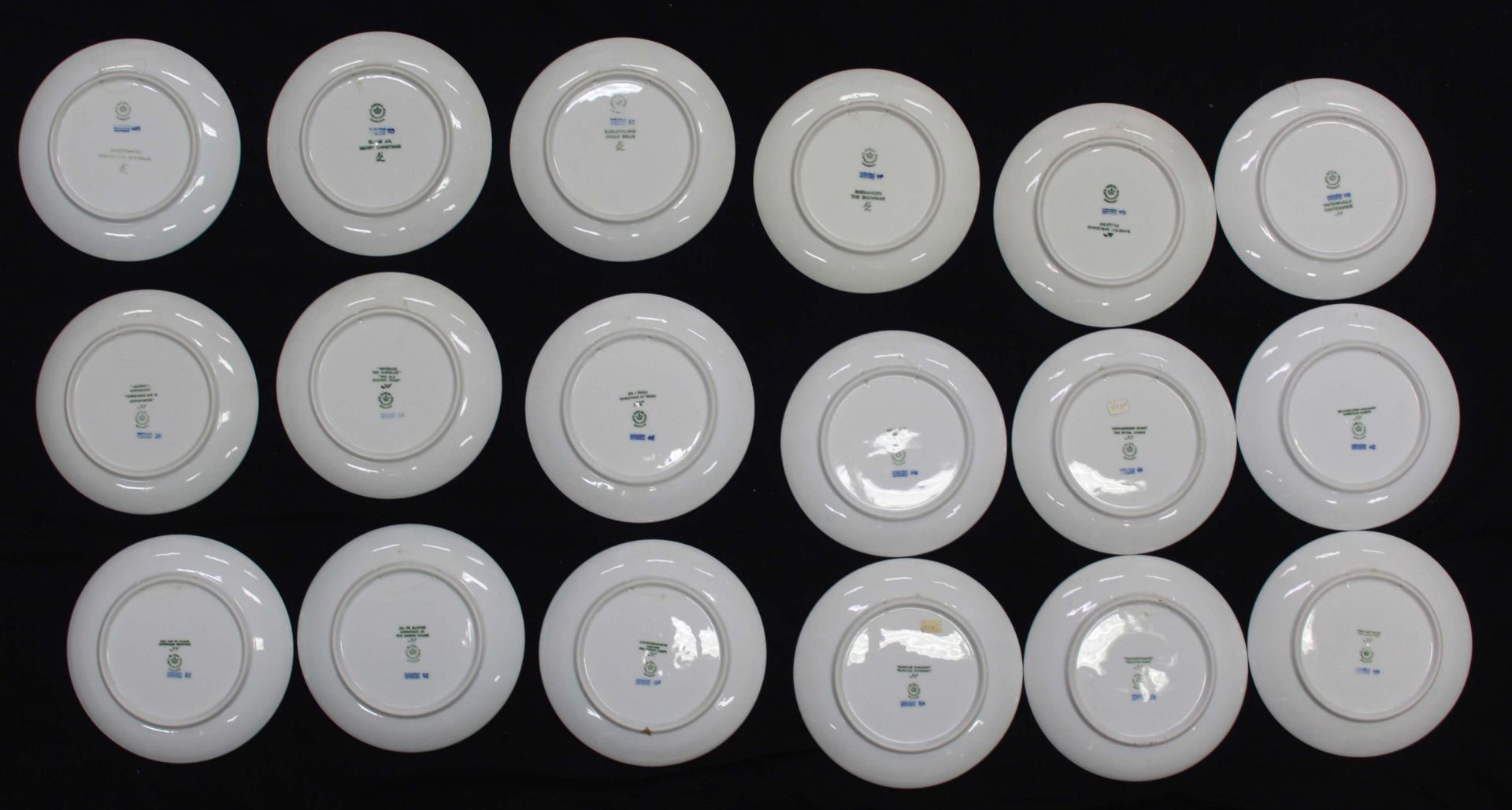 94 Christmas plates - Royal Copenhagen. Complete series from 1910-2004. - Image 24 of 28