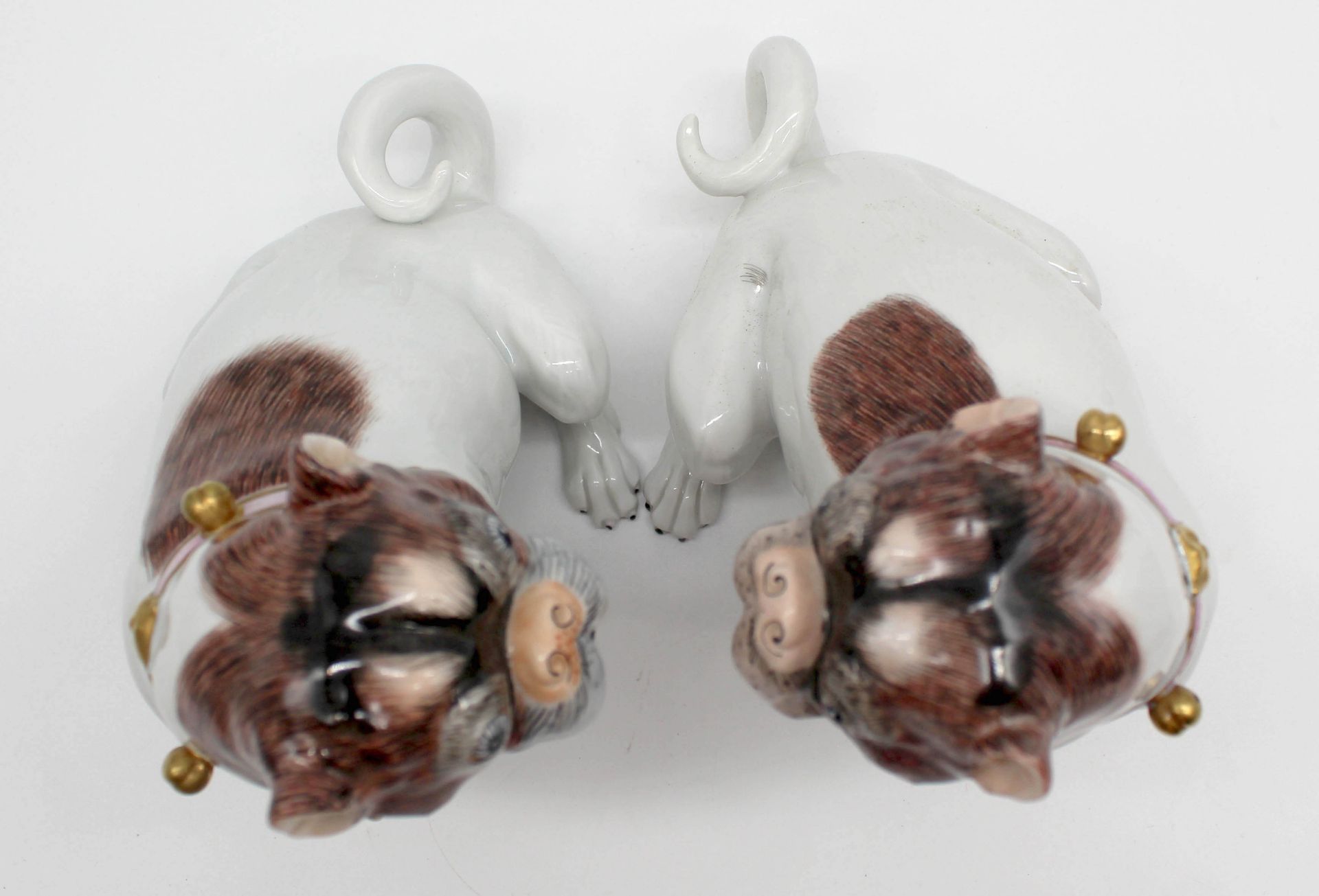 Dresden porcelain. 2 figures. Pug. Each 17.5 cm high. - Image 9 of 12